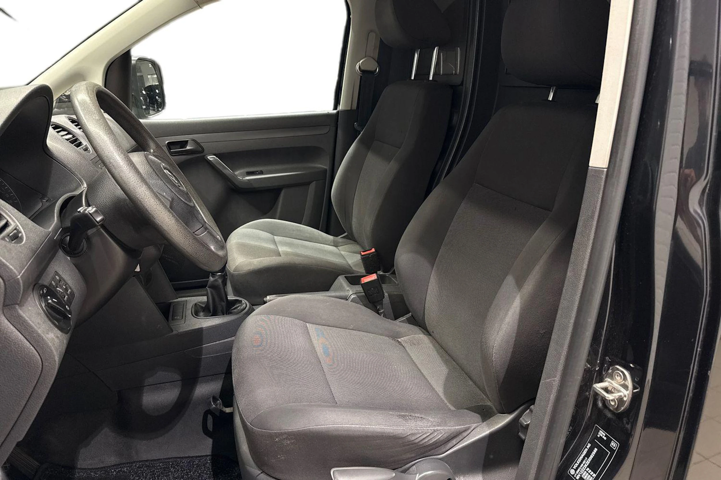 Musta Volkswagen Caddy Maxi 2014 kuva 11.