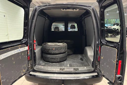 Musta Volkswagen Caddy Maxi 2014 kuva 13.