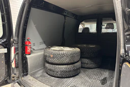 Musta Volkswagen Caddy Maxi 2014 kuva 15.
