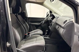 Musta Volkswagen Caddy Maxi 2014 kuva 19.