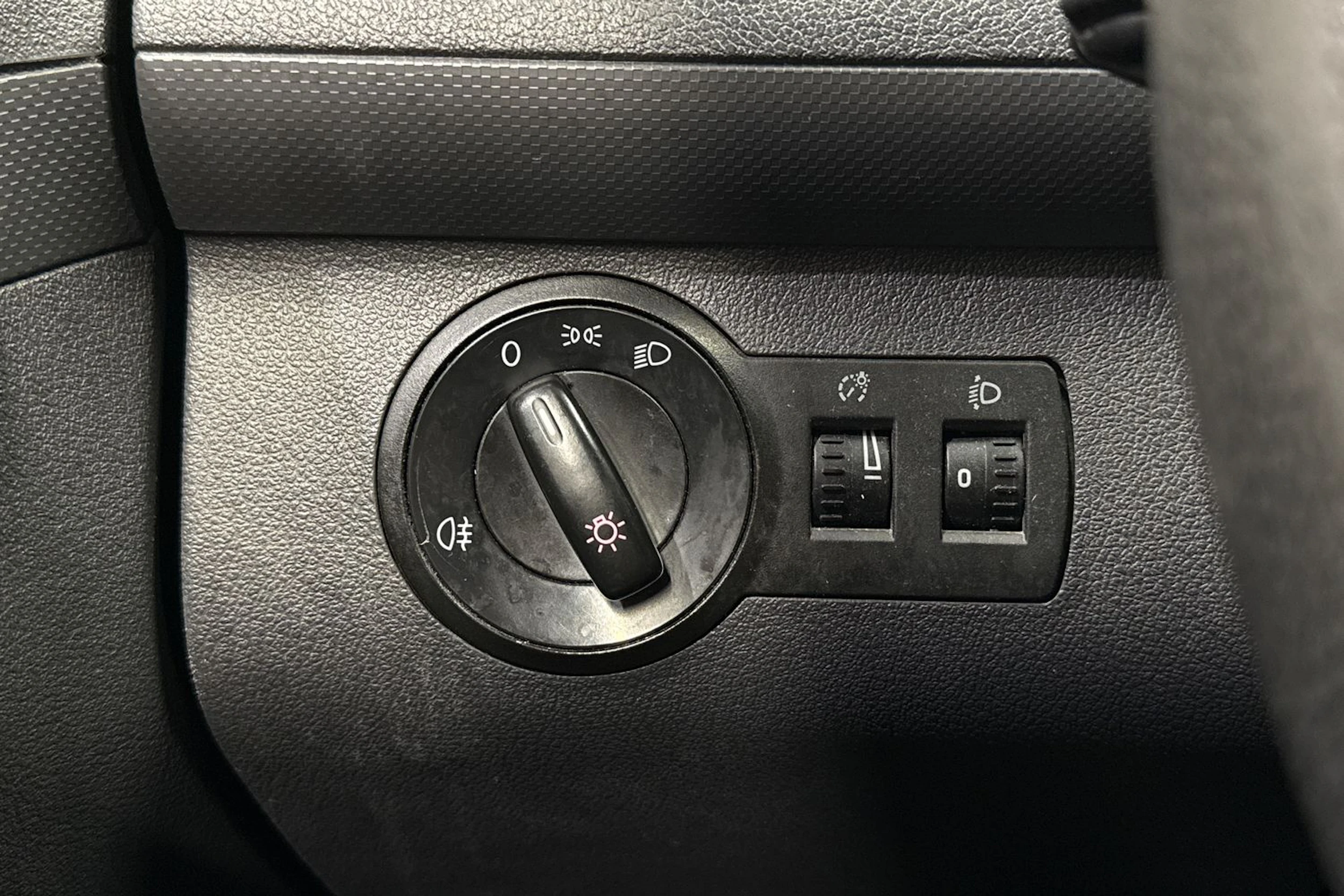 Musta Volkswagen Caddy Maxi 2014 kuva 23.