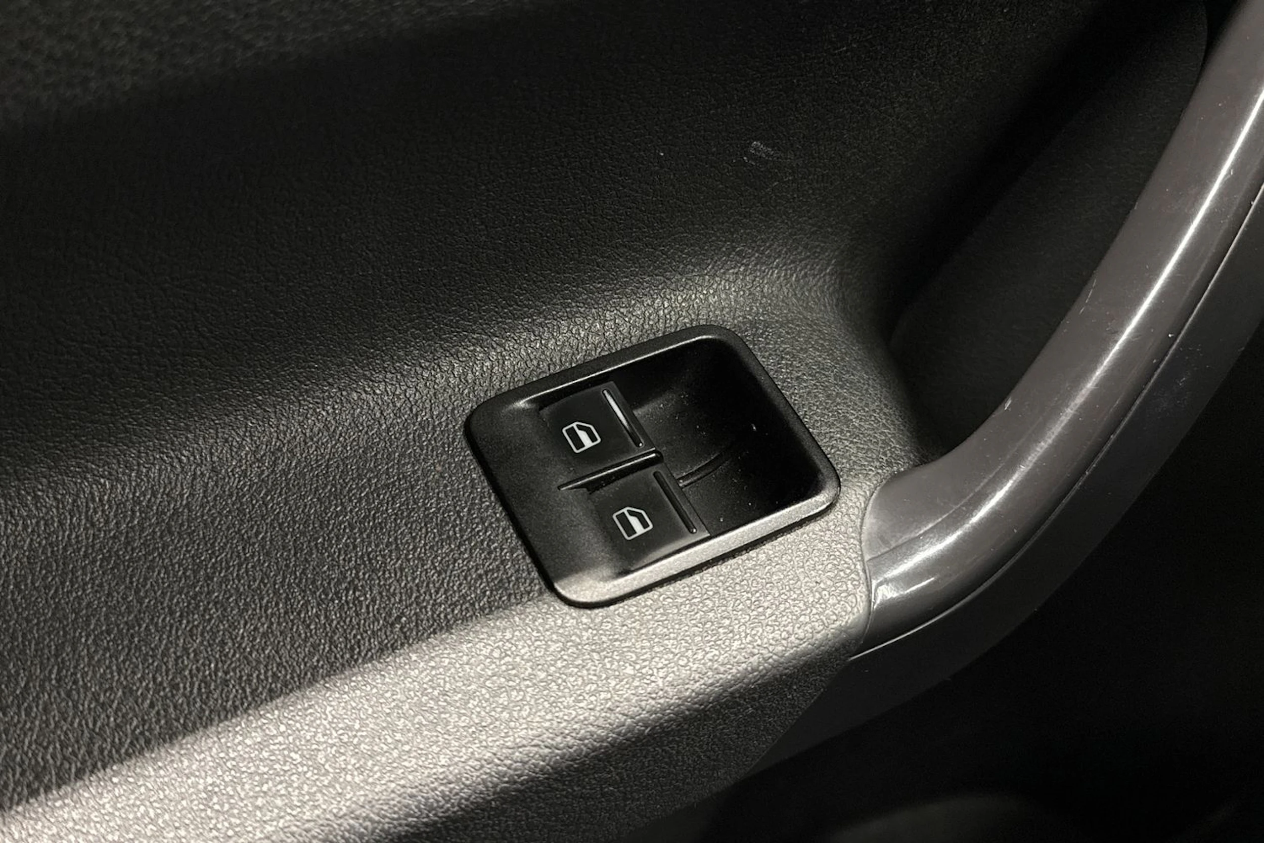 Musta Volkswagen Caddy Maxi 2014 kuva 25.