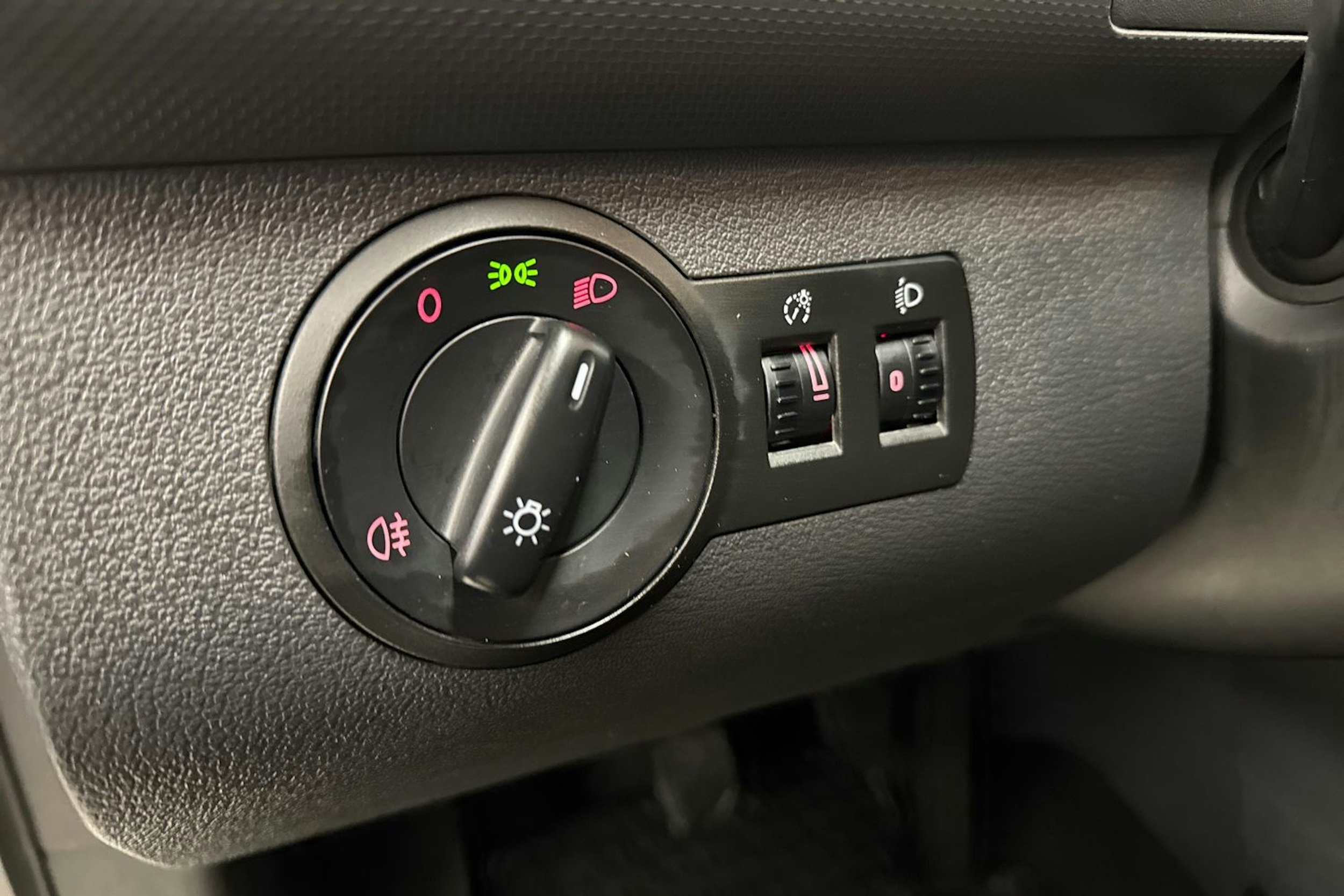 valkoinen Volkswagen Caddy Maxi 2015 kuva 15.