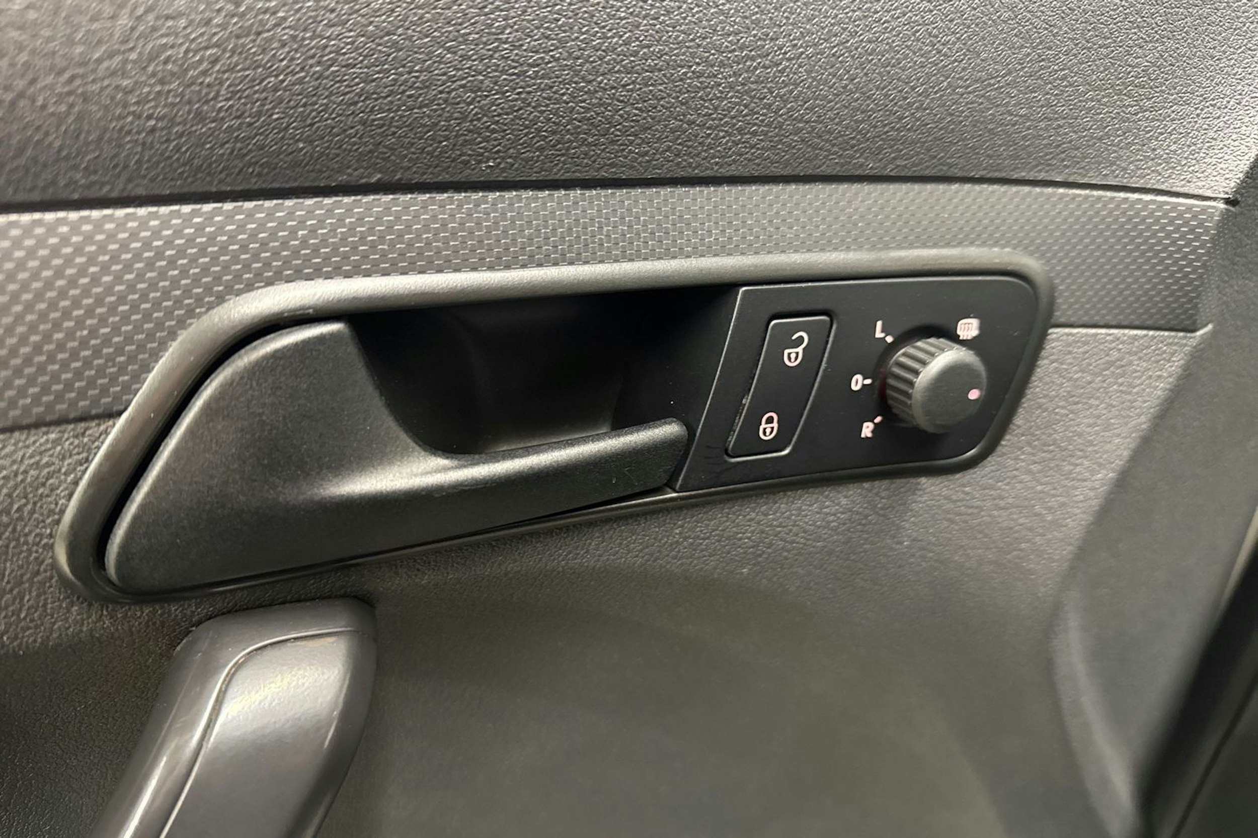 valkoinen Volkswagen Caddy Maxi 2015 kuva 16.