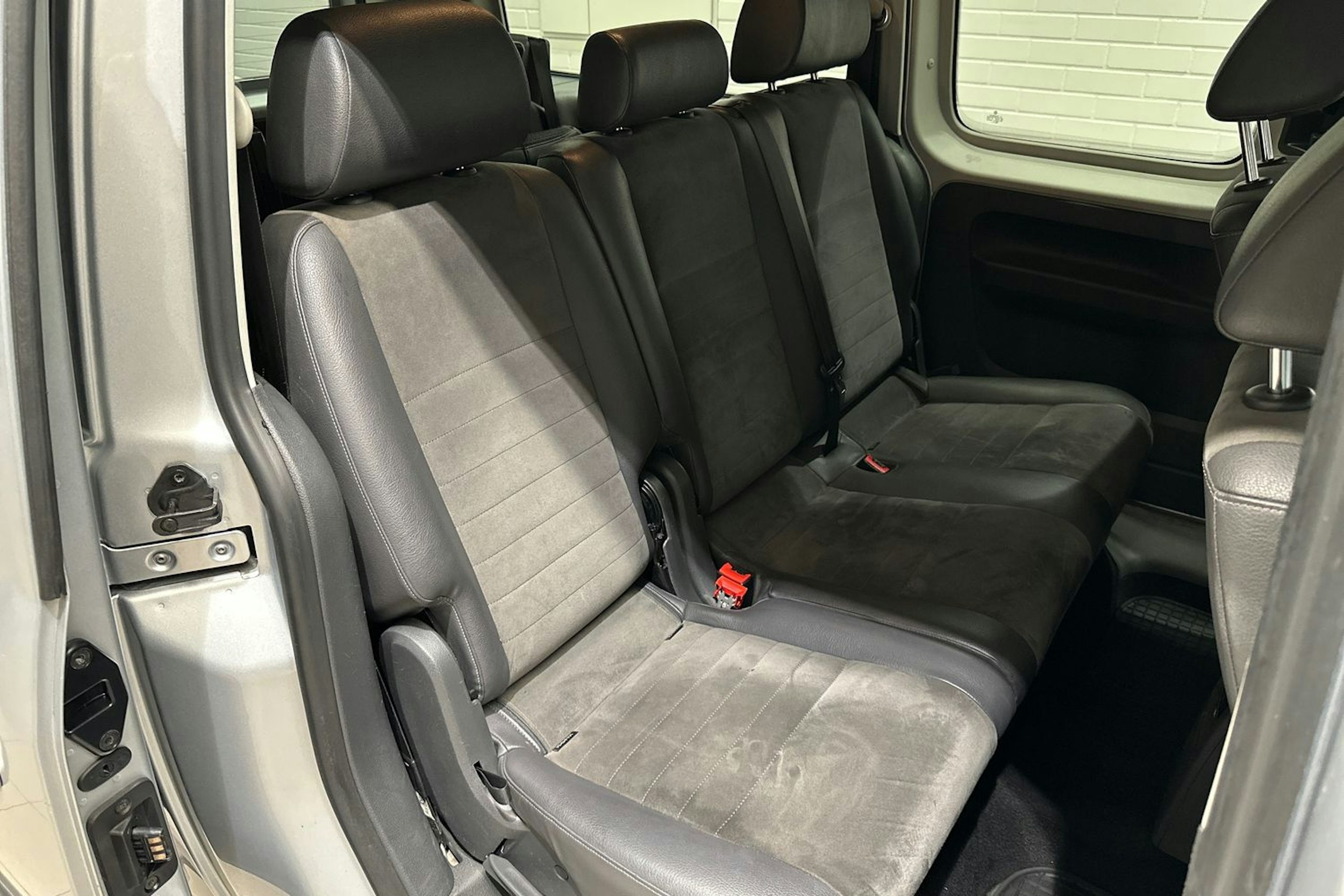 Hopea Volkswagen Caddy Maxi 2015 kuva 16.