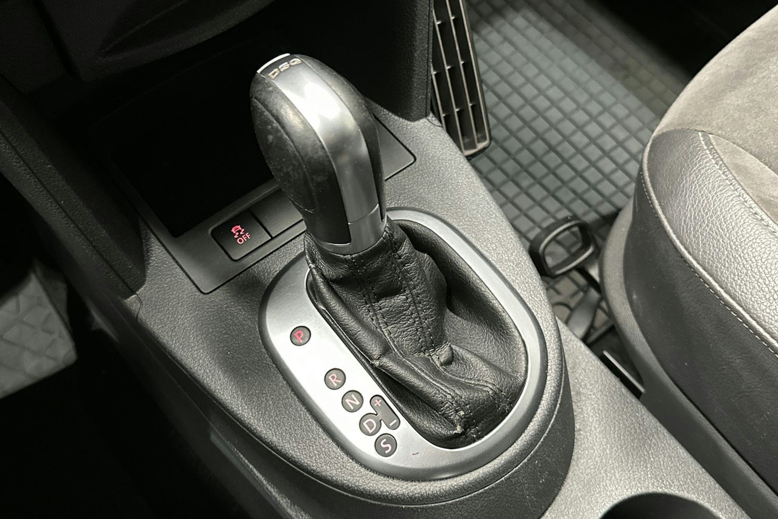 Hopea Volkswagen Caddy Maxi 2015 kuva 25.