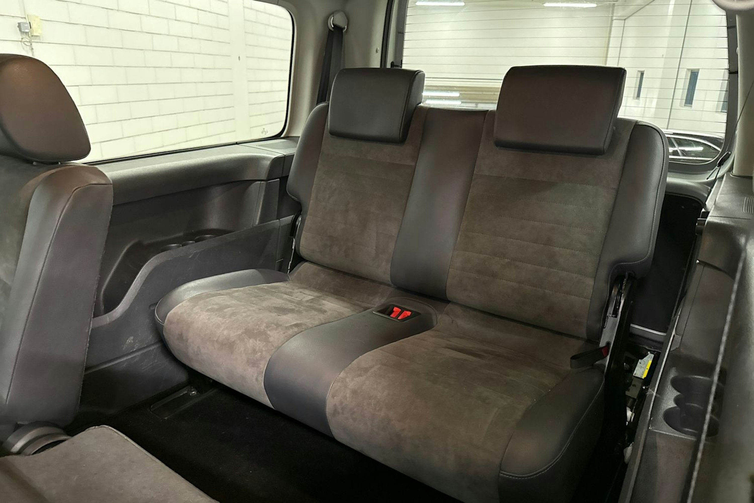 met. hopea Volkswagen Caddy Maxi 2015 kuva 17.