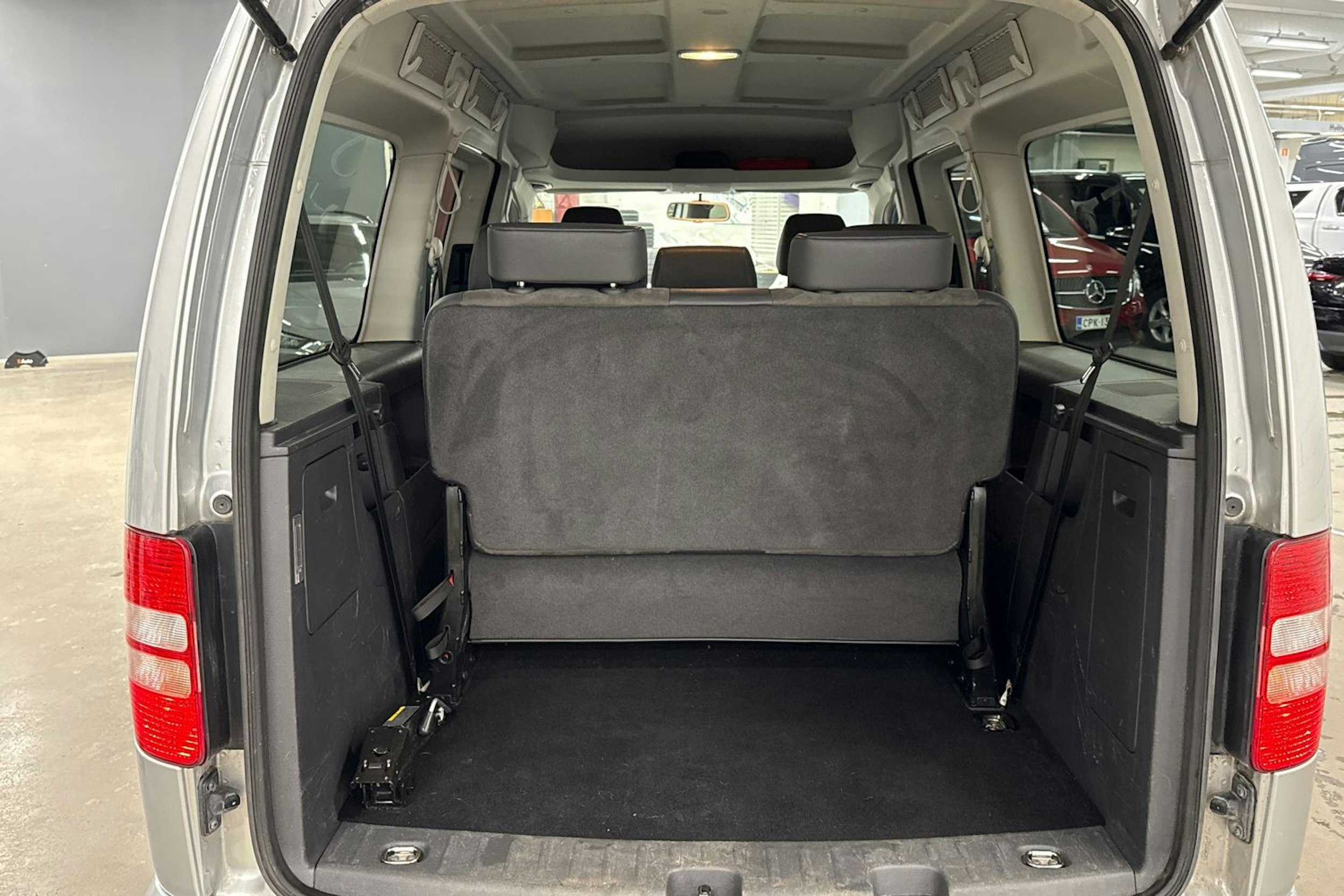 met. hopea Volkswagen Caddy Maxi 2015 kuva 18.