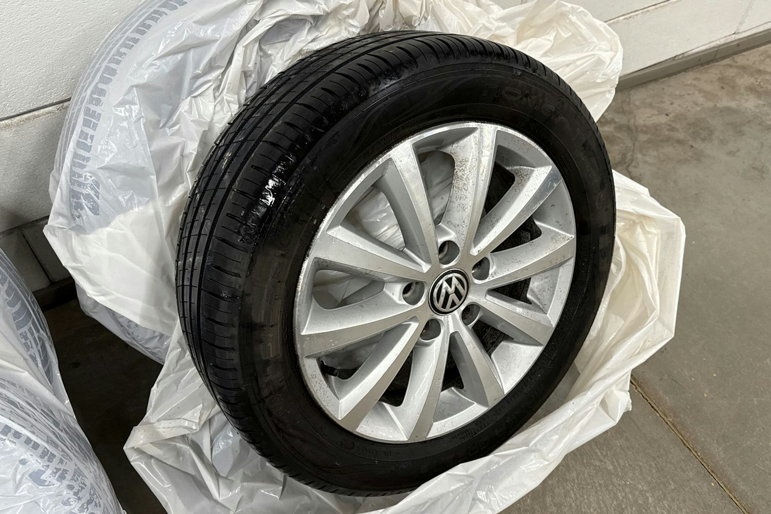 met. hopea Volkswagen Caddy Maxi 2015 kuva 19.