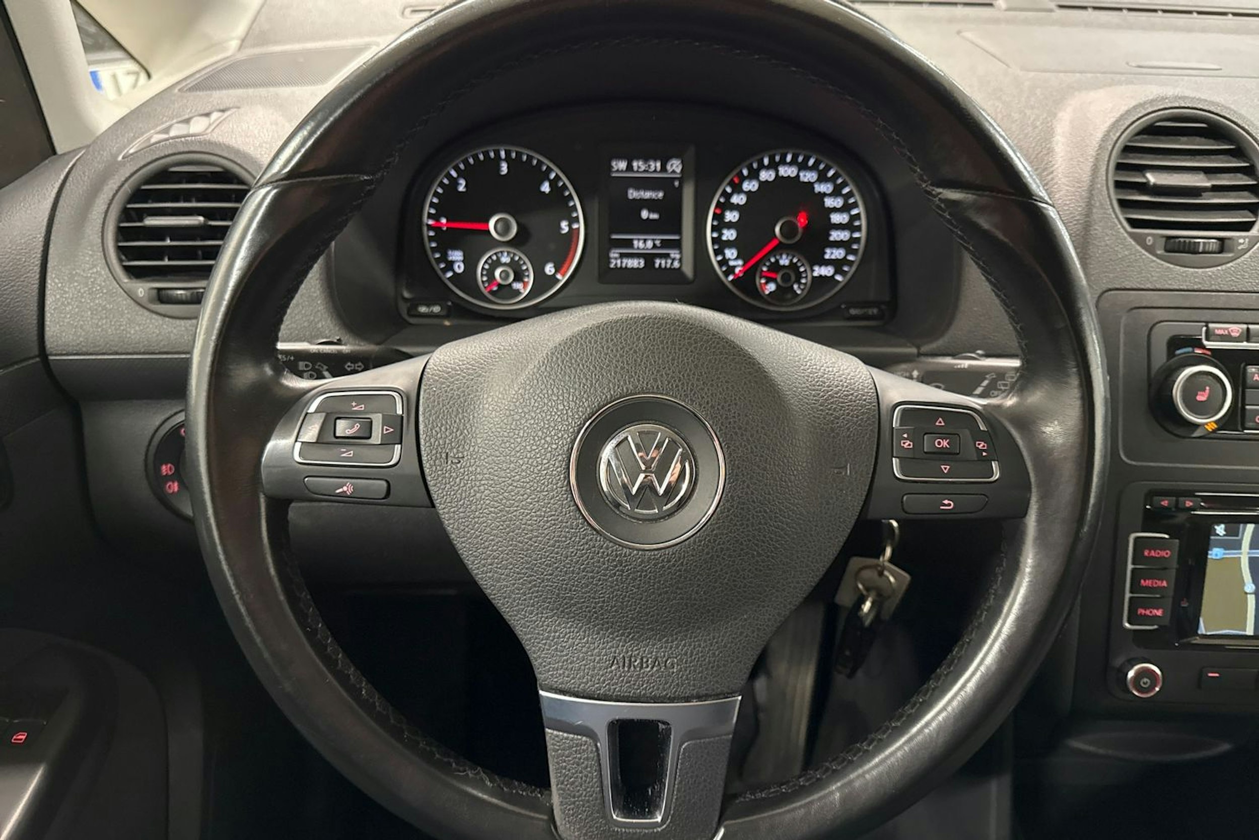 met. hopea Volkswagen Caddy Maxi 2015 kuva 20.