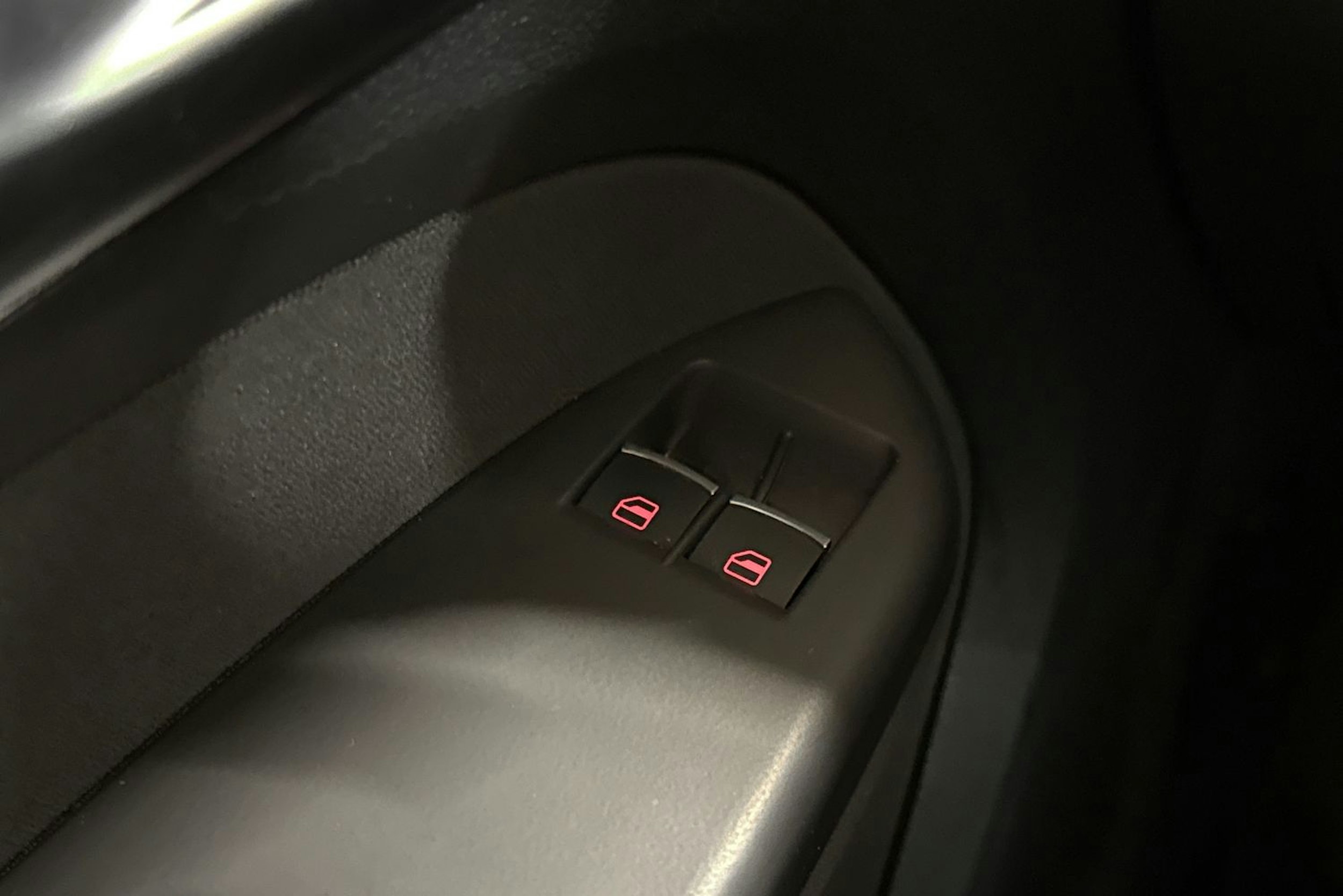 met. hopea Volkswagen Caddy Maxi 2015 kuva 21.