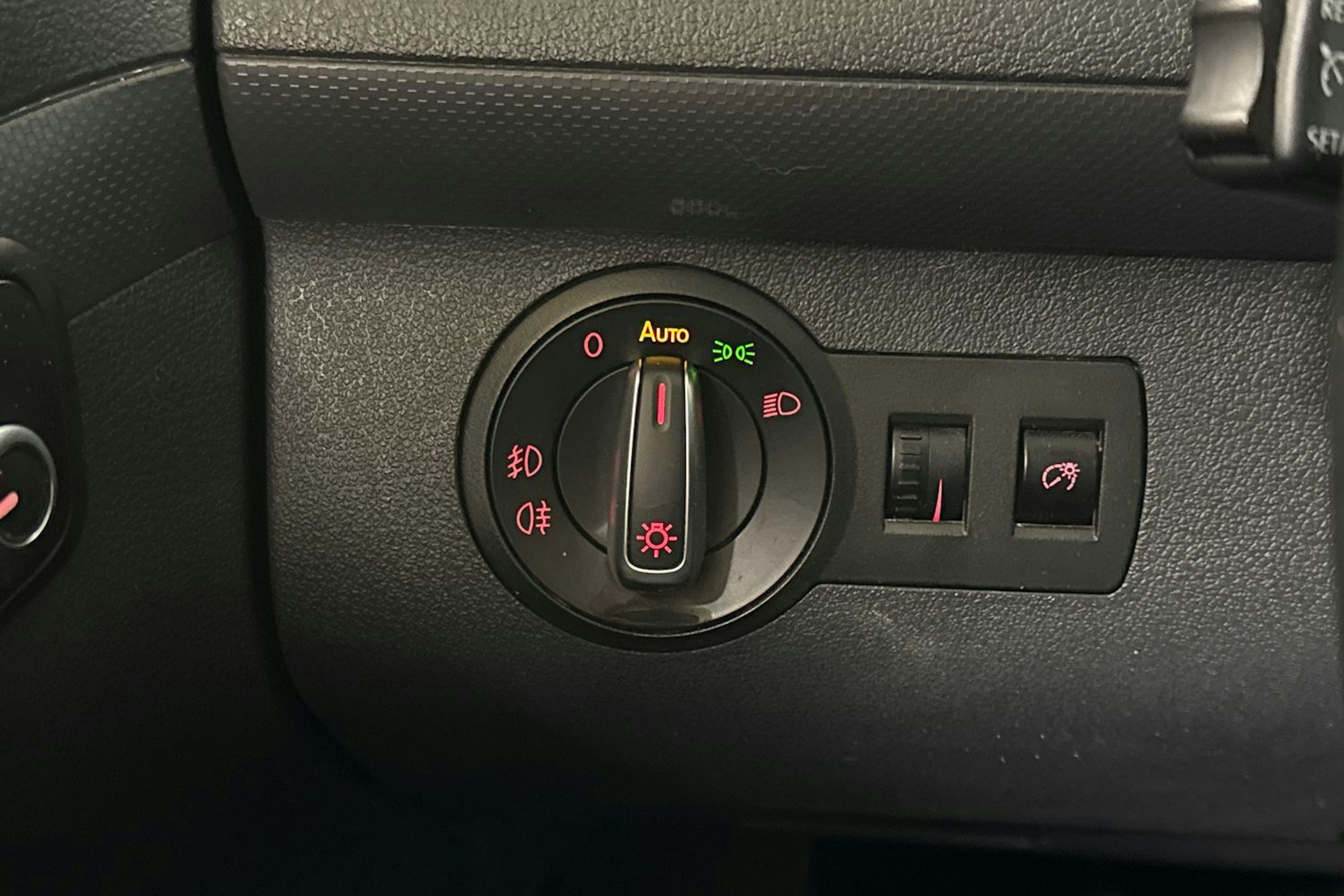 met. hopea Volkswagen Caddy Maxi 2015 kuva 22.