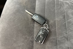 met. hopea Volkswagen Caddy Maxi 2015 kuva 26.