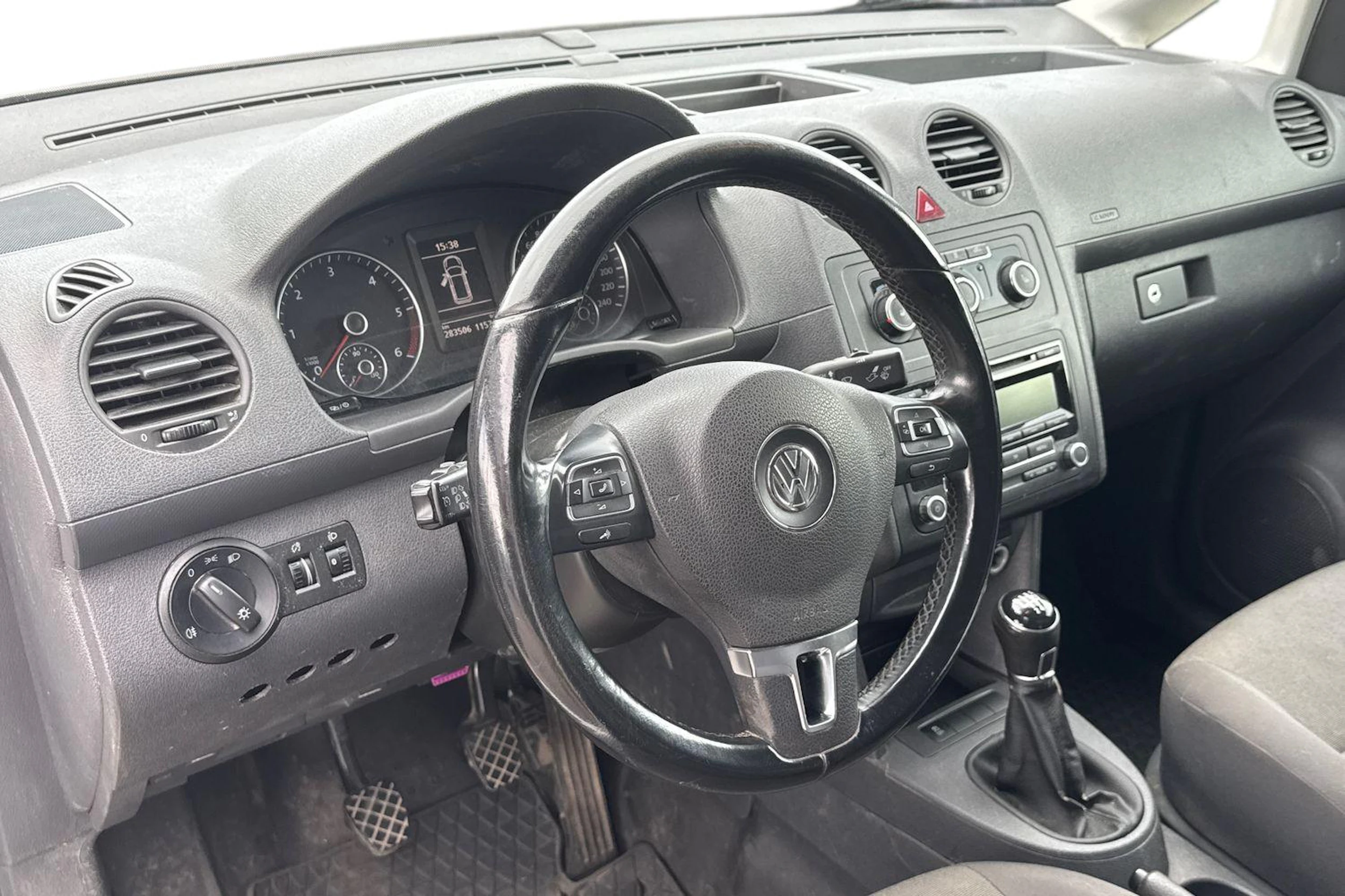 valkoinen Volkswagen Caddy Maxi 2015 kuva 3.