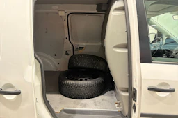 valkoinen Volkswagen Caddy Maxi 2015 kuva 18.