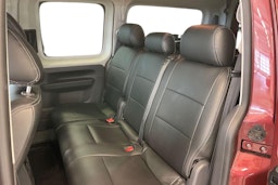 Punainen Volkswagen Caddy Maxi 2015 kuva 10.