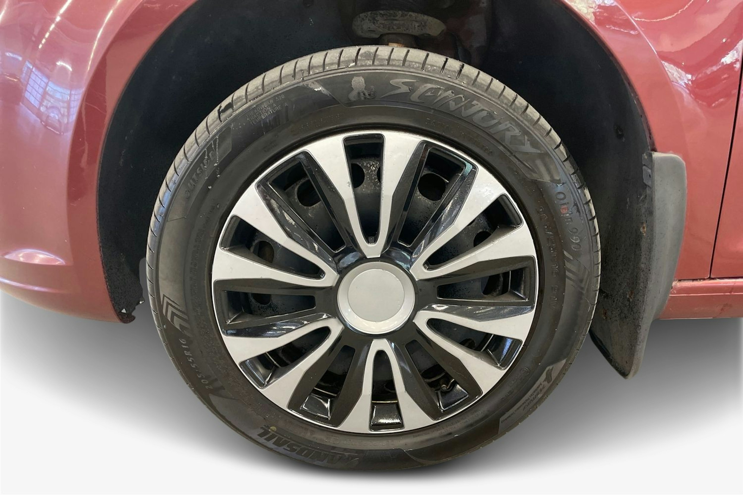 Punainen Volkswagen Caddy Maxi 2015 kuva 11.