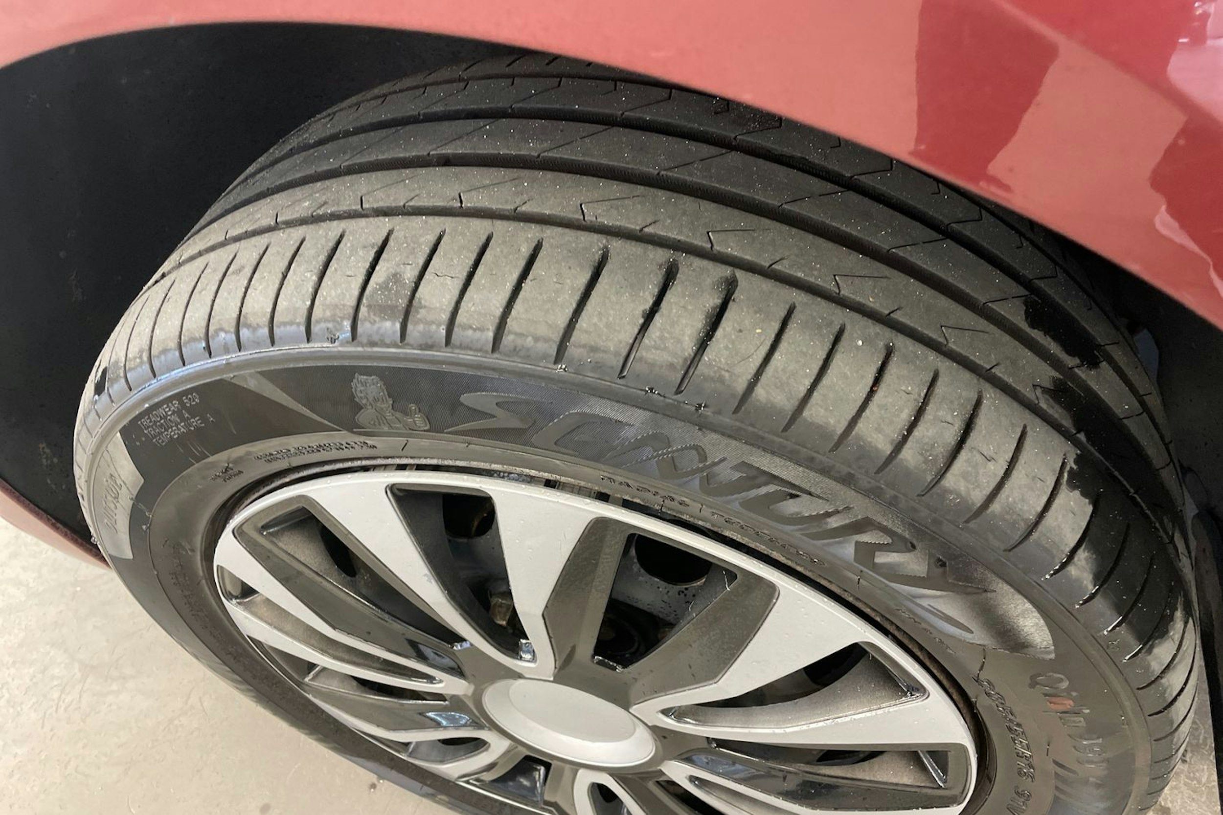 Punainen Volkswagen Caddy Maxi 2015 kuva 13.