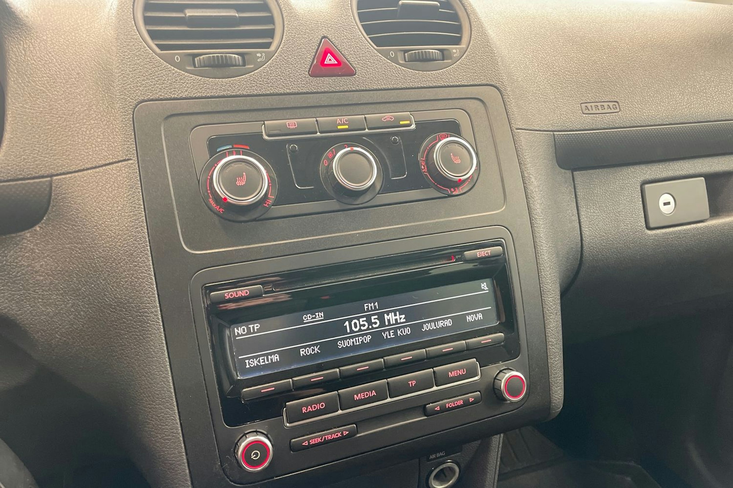 Punainen Volkswagen Caddy Maxi 2015 kuva 15.