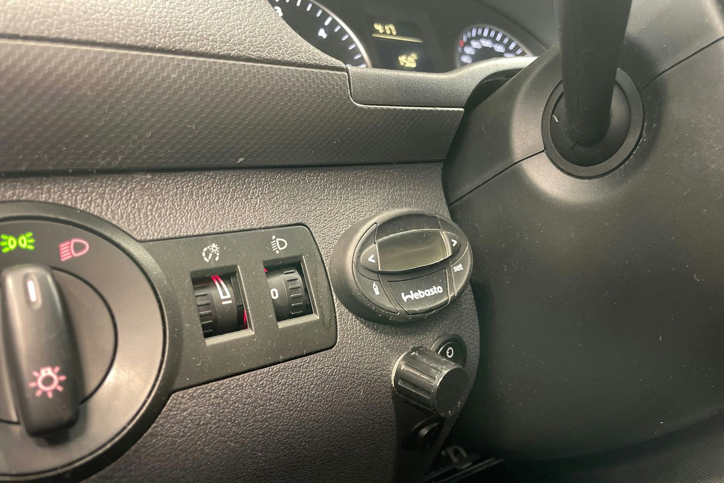 Punainen Volkswagen Caddy Maxi 2015 kuva 16.