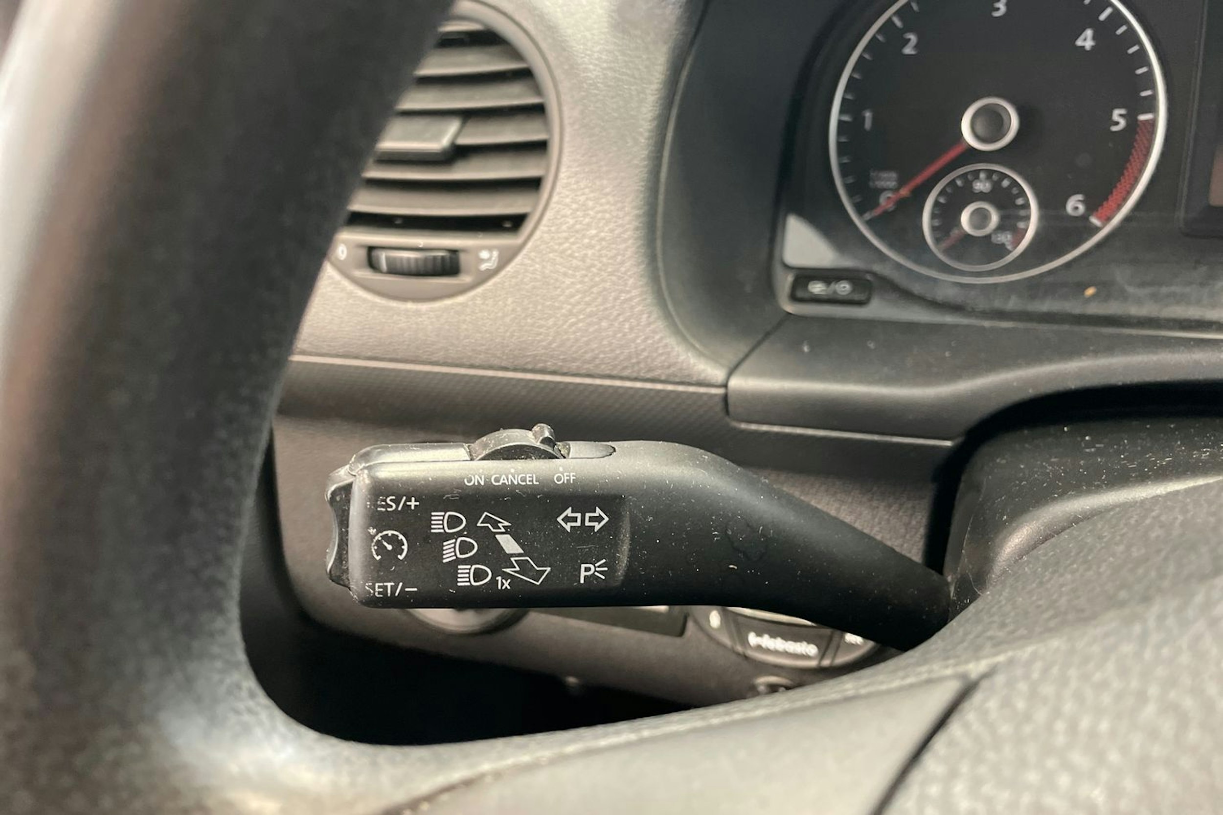 Punainen Volkswagen Caddy Maxi 2015 kuva 18.