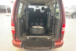 Punainen Volkswagen Caddy Maxi 2015 kuva 19.
