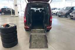Punainen Volkswagen Caddy Maxi 2015 kuva 20.