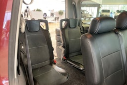 Punainen Volkswagen Caddy Maxi 2015 kuva 21.