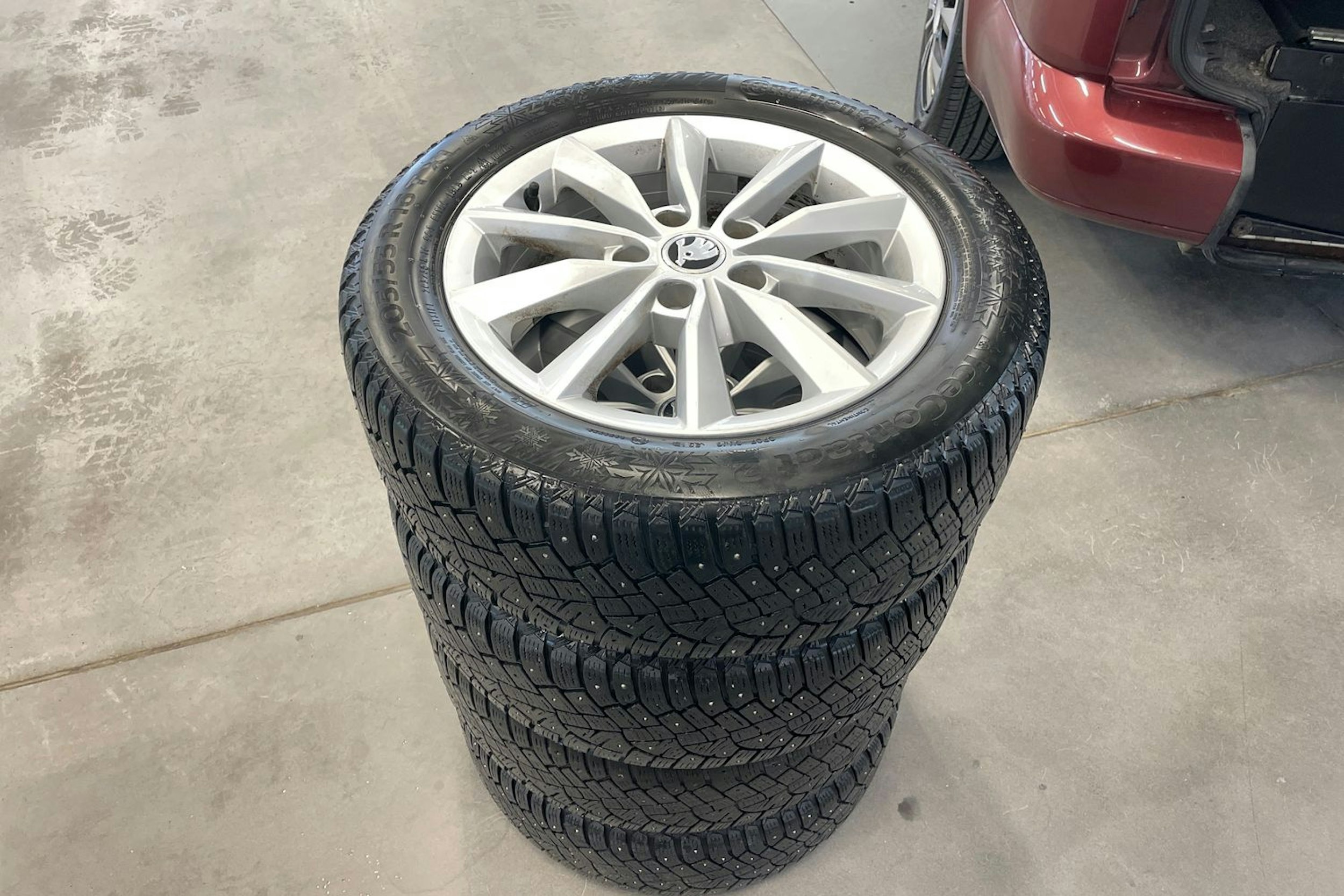 Punainen Volkswagen Caddy Maxi 2015 kuva 23.