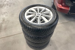 Punainen Volkswagen Caddy Maxi 2015 kuva 23.