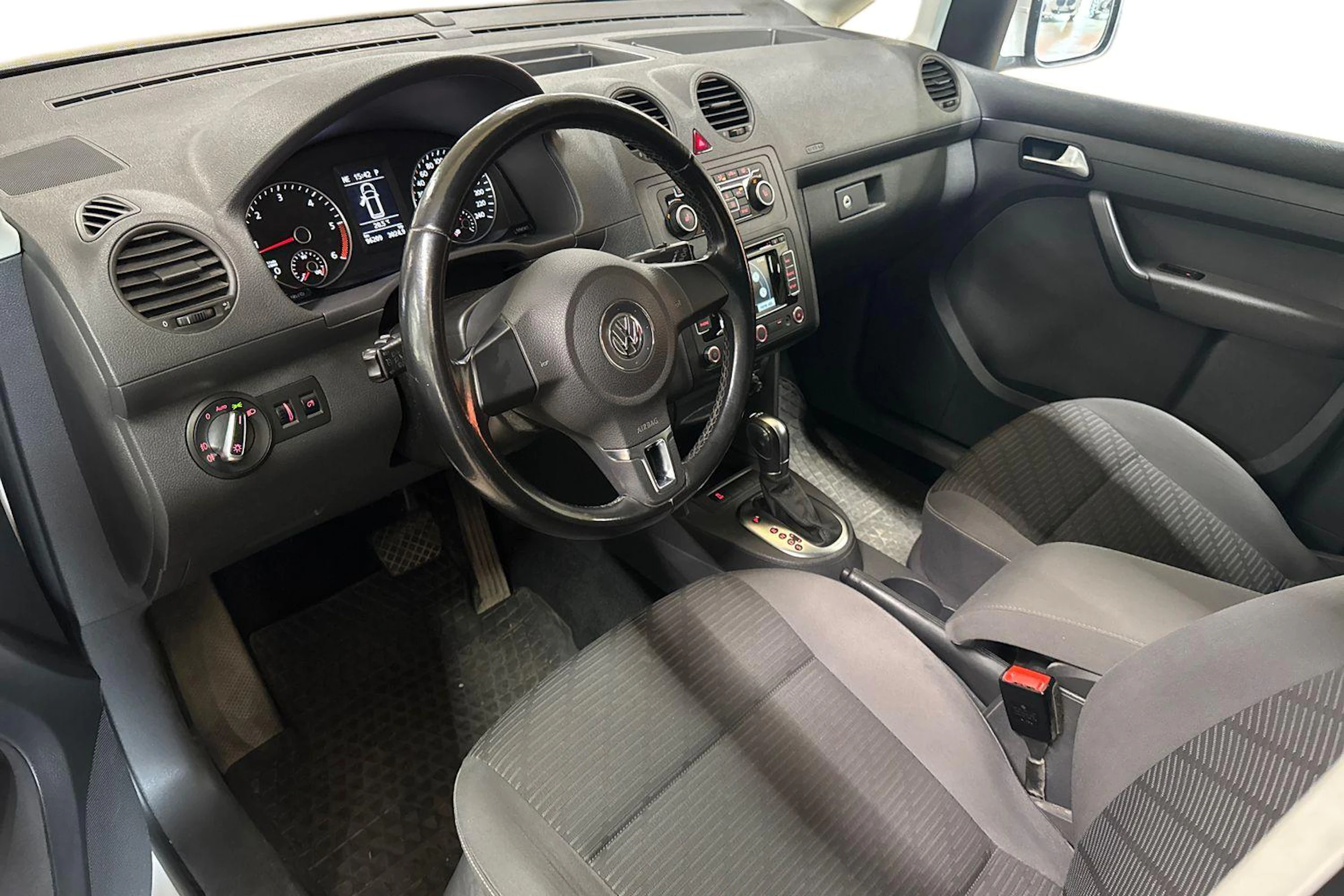 valkoinen Volkswagen Caddy Maxi 2015 kuva 3.