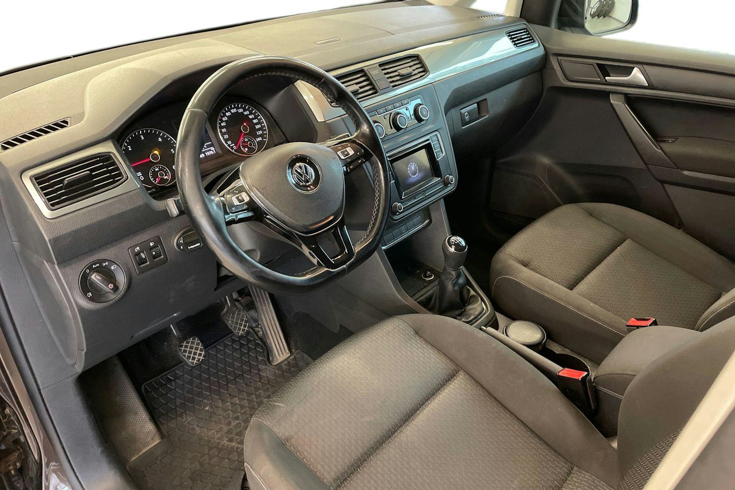 Ruskea (beige) Volkswagen Caddy Maxi 2015 kuva 6.