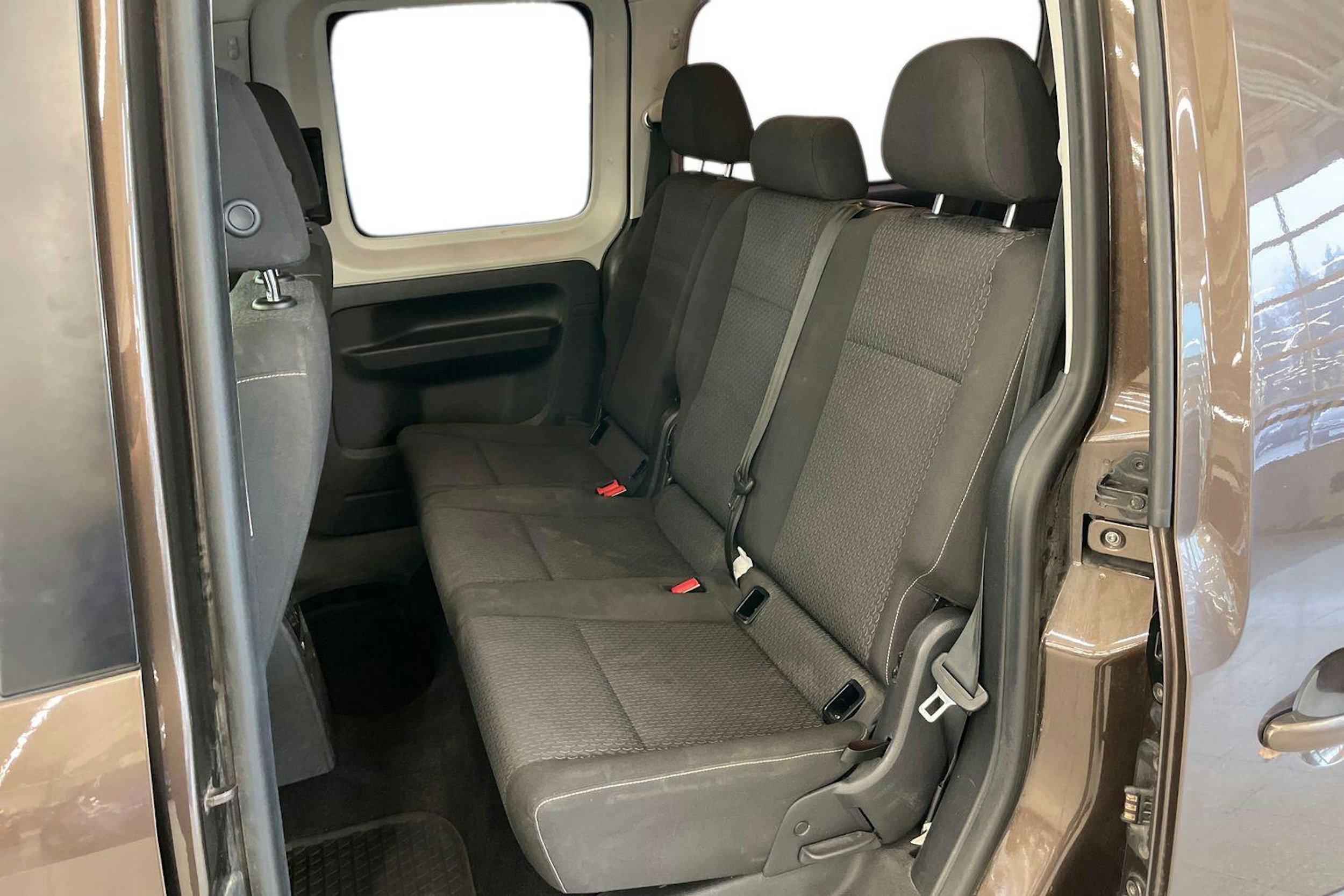 Ruskea (beige) Volkswagen Caddy Maxi 2015 kuva 8.