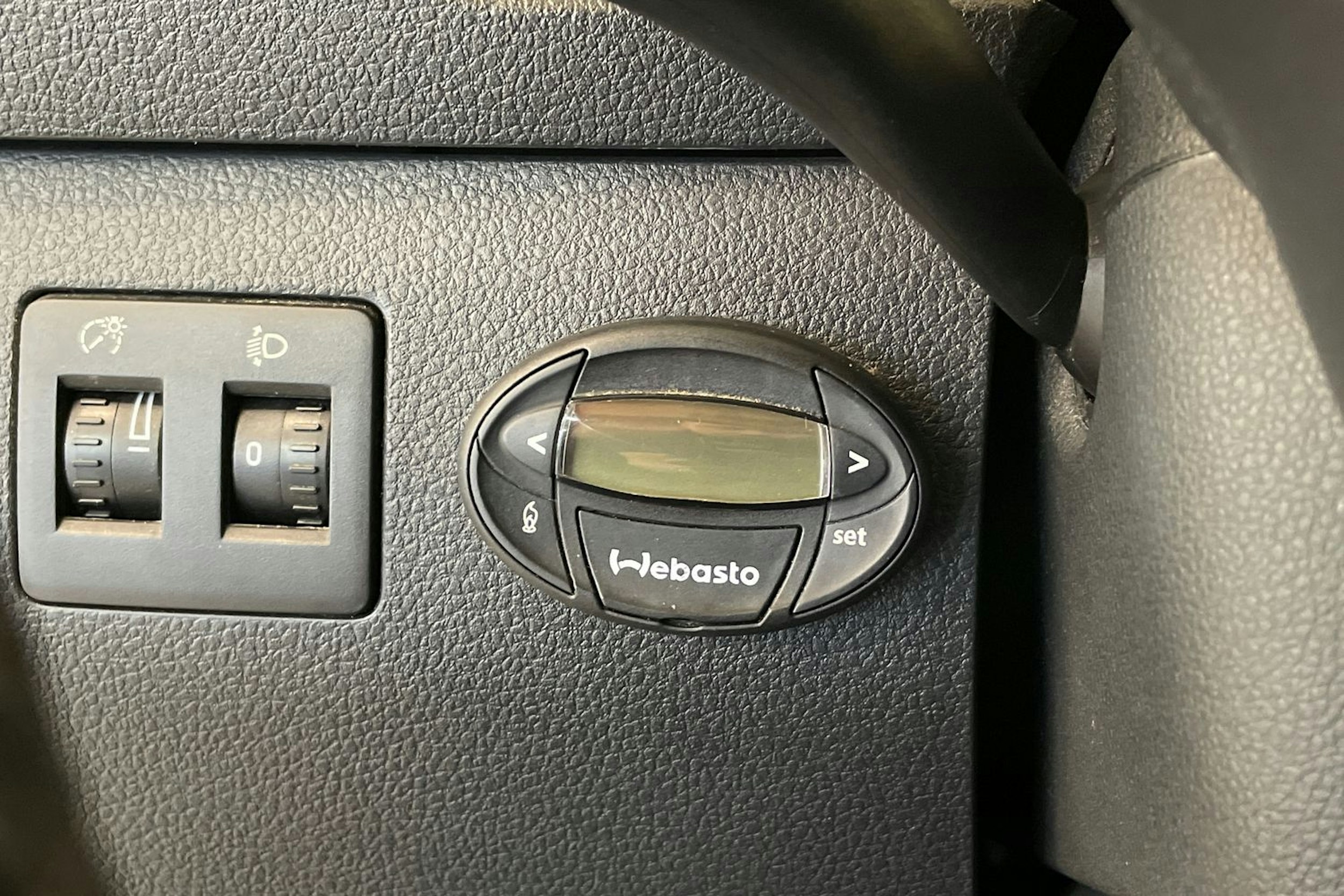 Ruskea (beige) Volkswagen Caddy Maxi 2015 kuva 17.