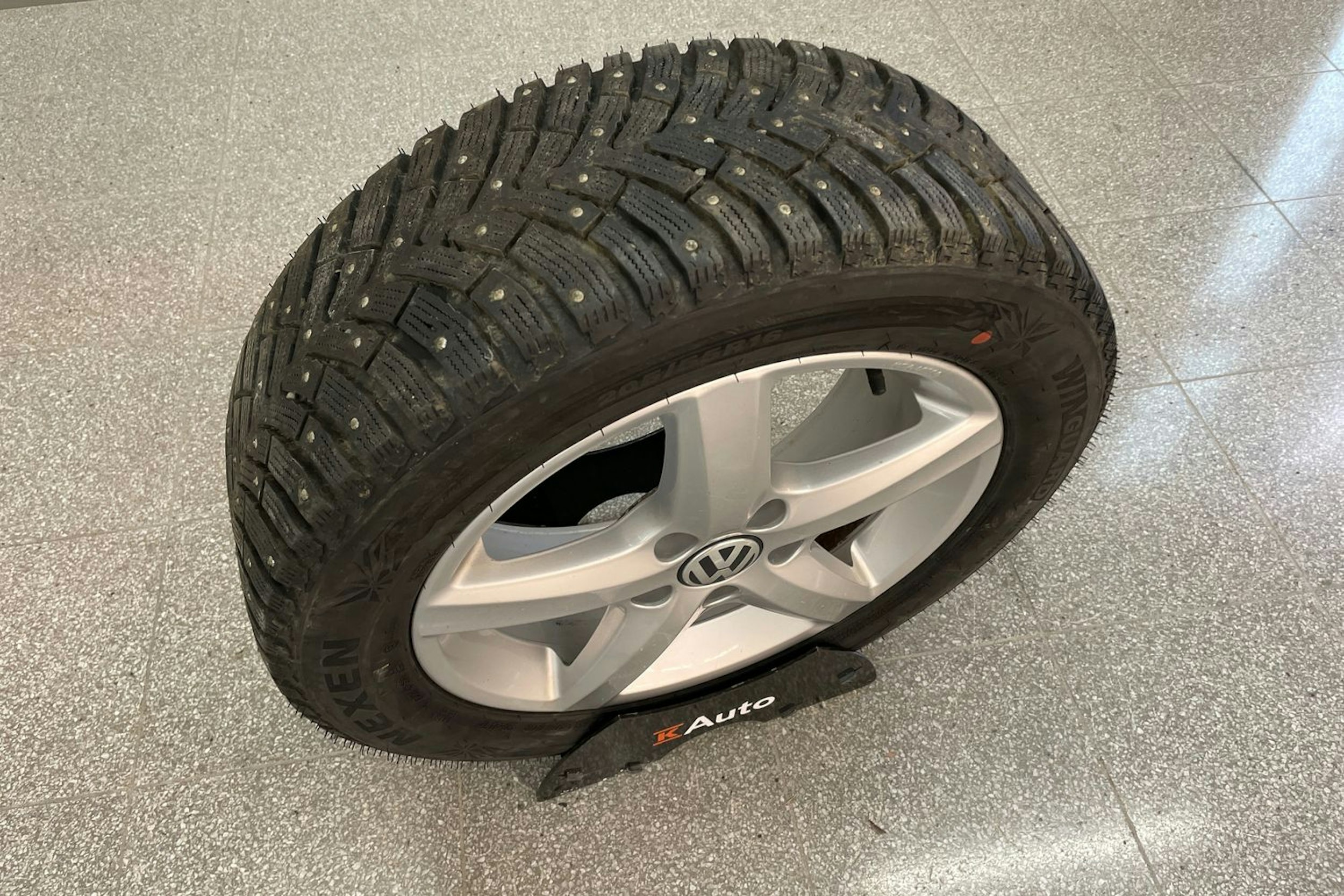 Ruskea (beige) Volkswagen Caddy Maxi 2015 kuva 21.