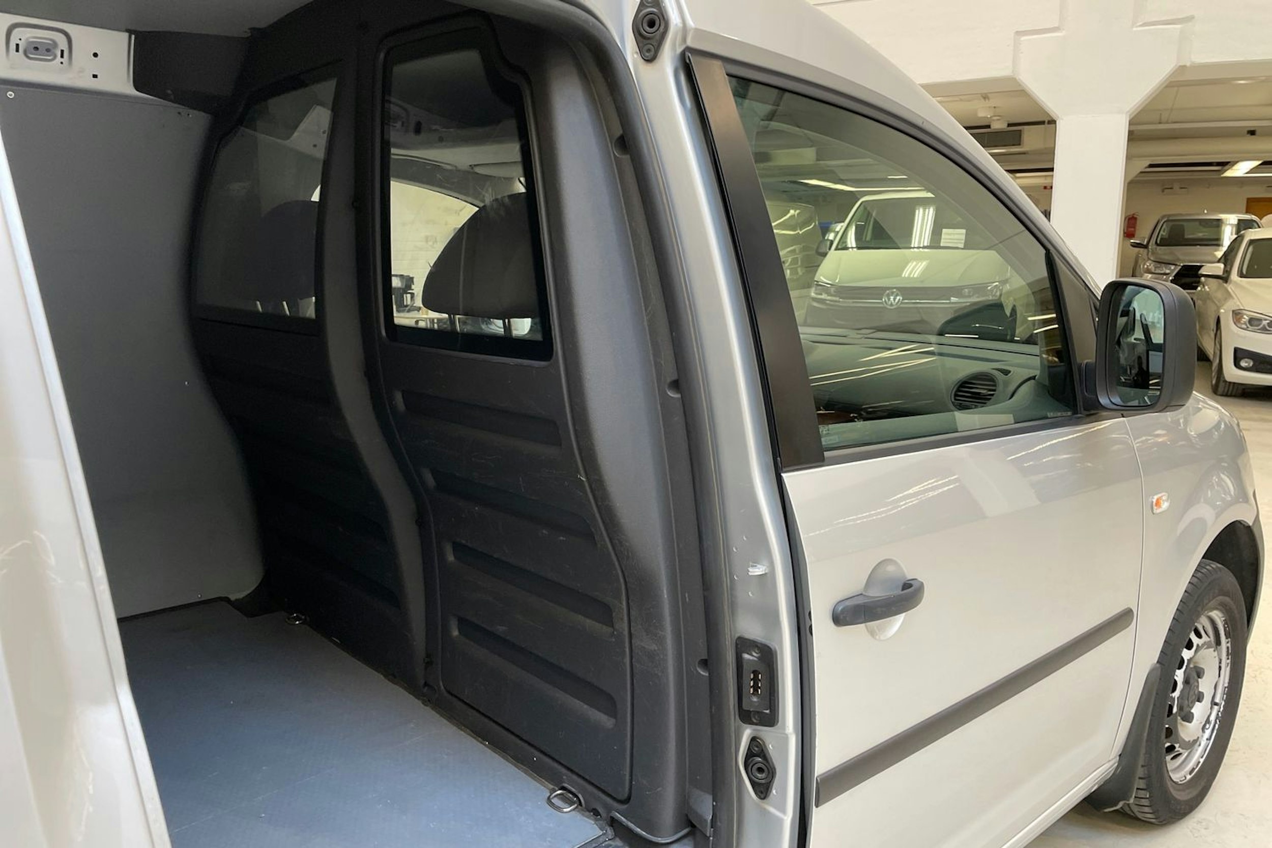 hopea Volkswagen Caddy Maxi 2015 kuva 16.