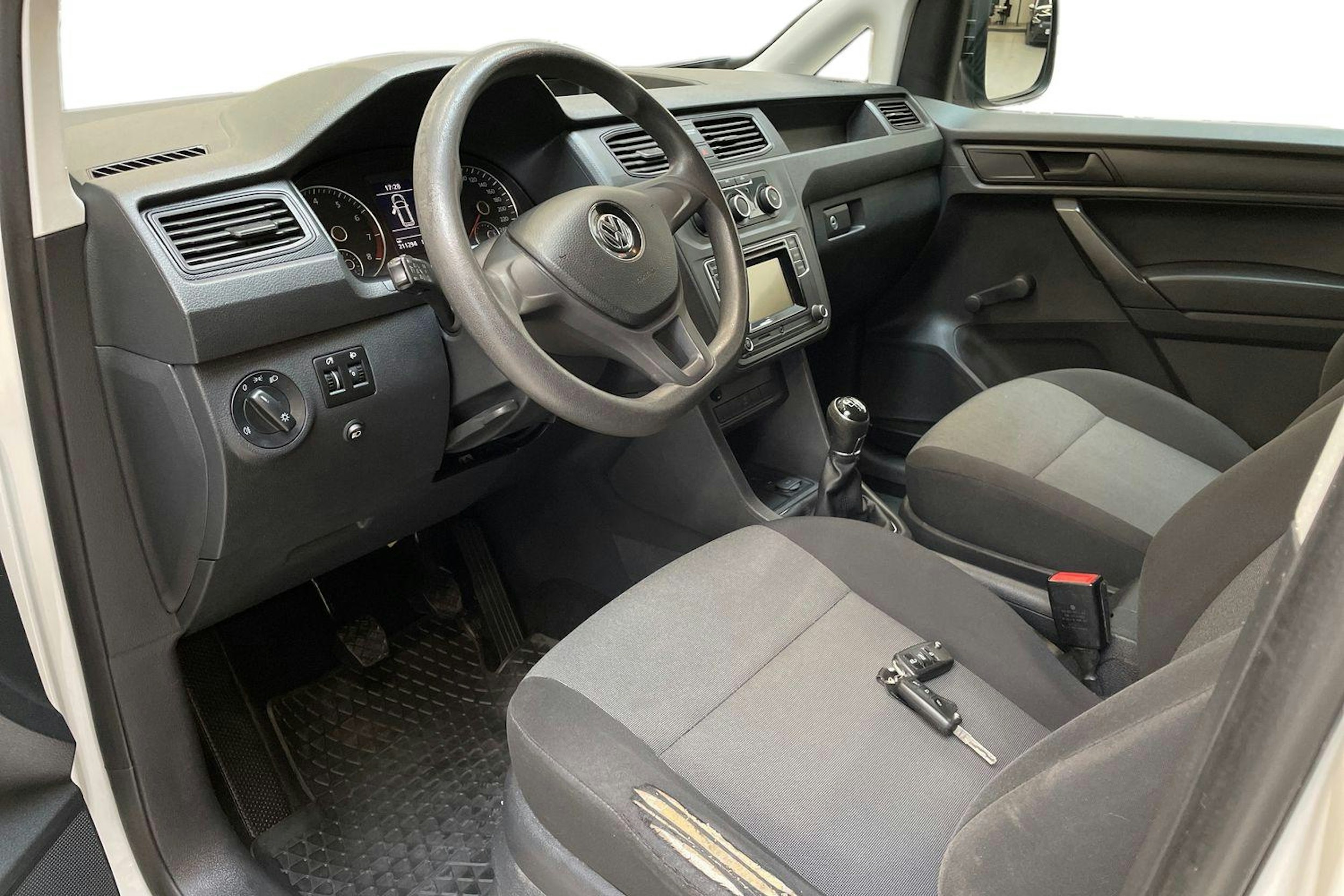 valkoinen Volkswagen Caddy Maxi 2016 kuva 7.