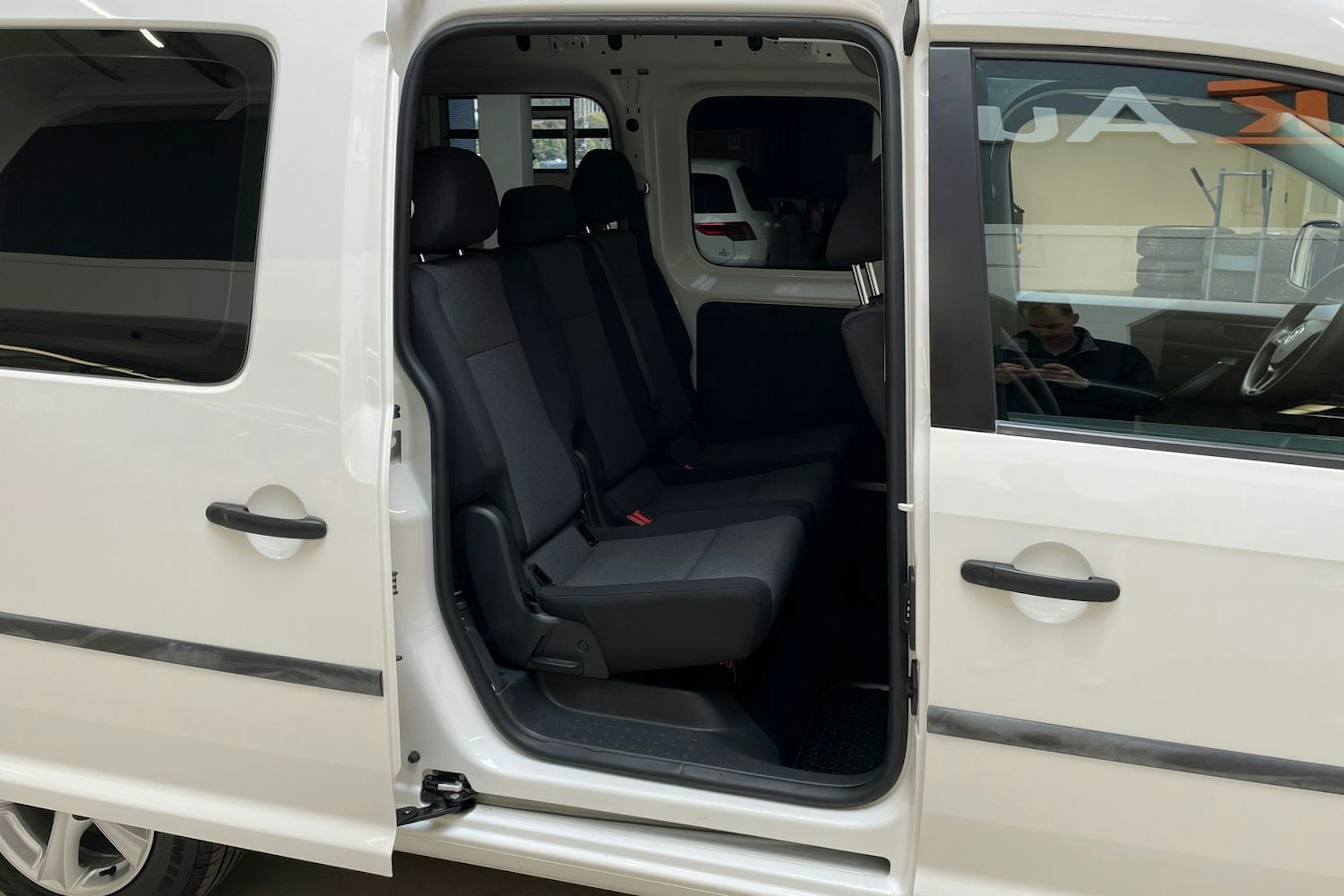 valkoinen Volkswagen Caddy Maxi 2016 kuva 13.