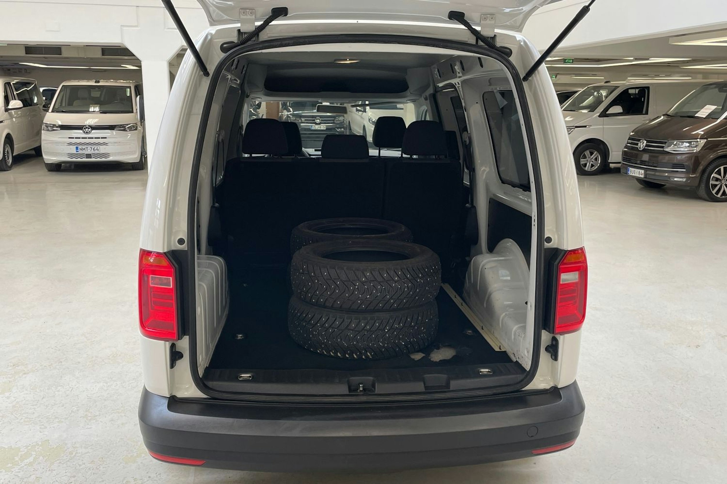 valkoinen Volkswagen Caddy Maxi 2016 kuva 14.