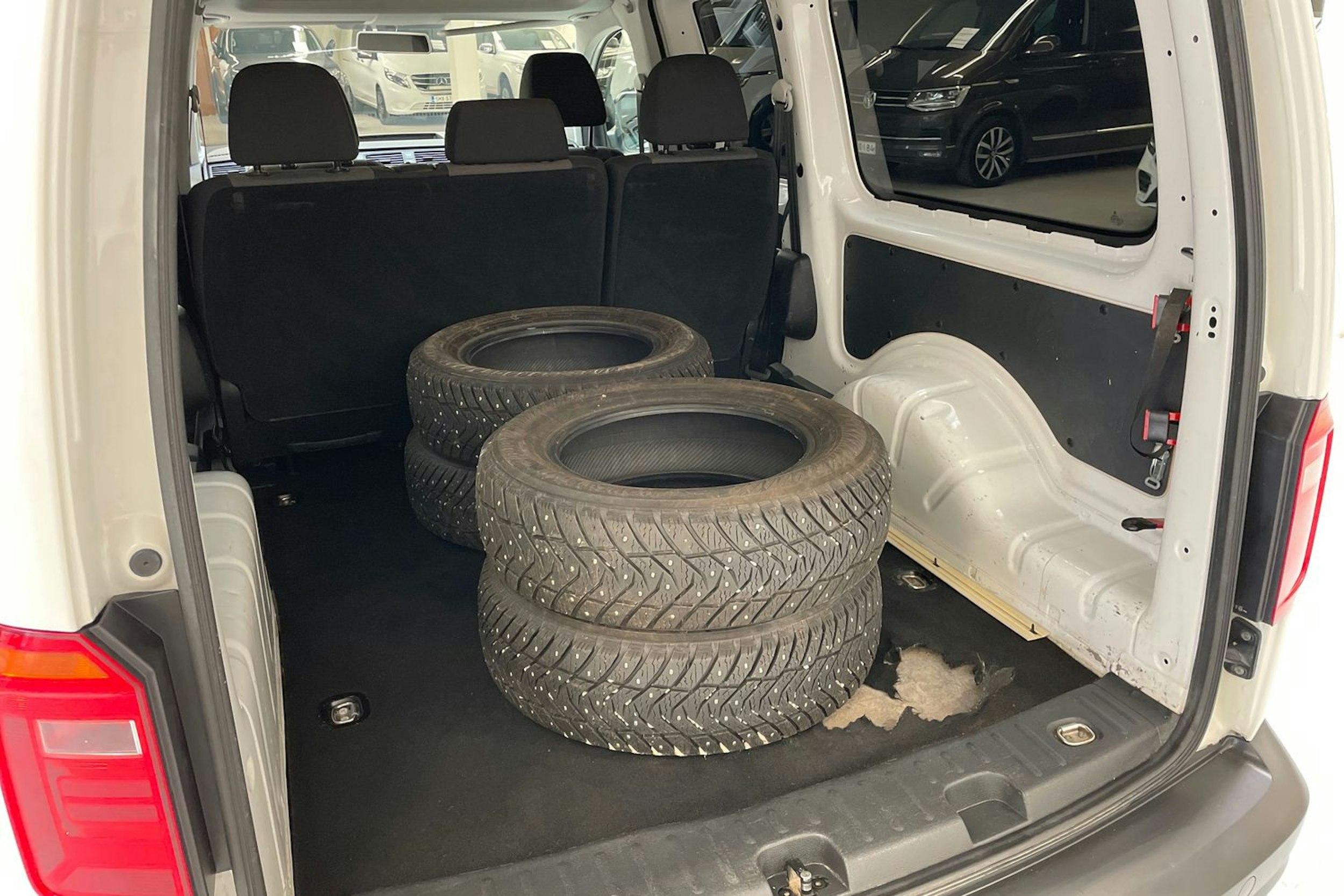 valkoinen Volkswagen Caddy Maxi 2016 kuva 15.