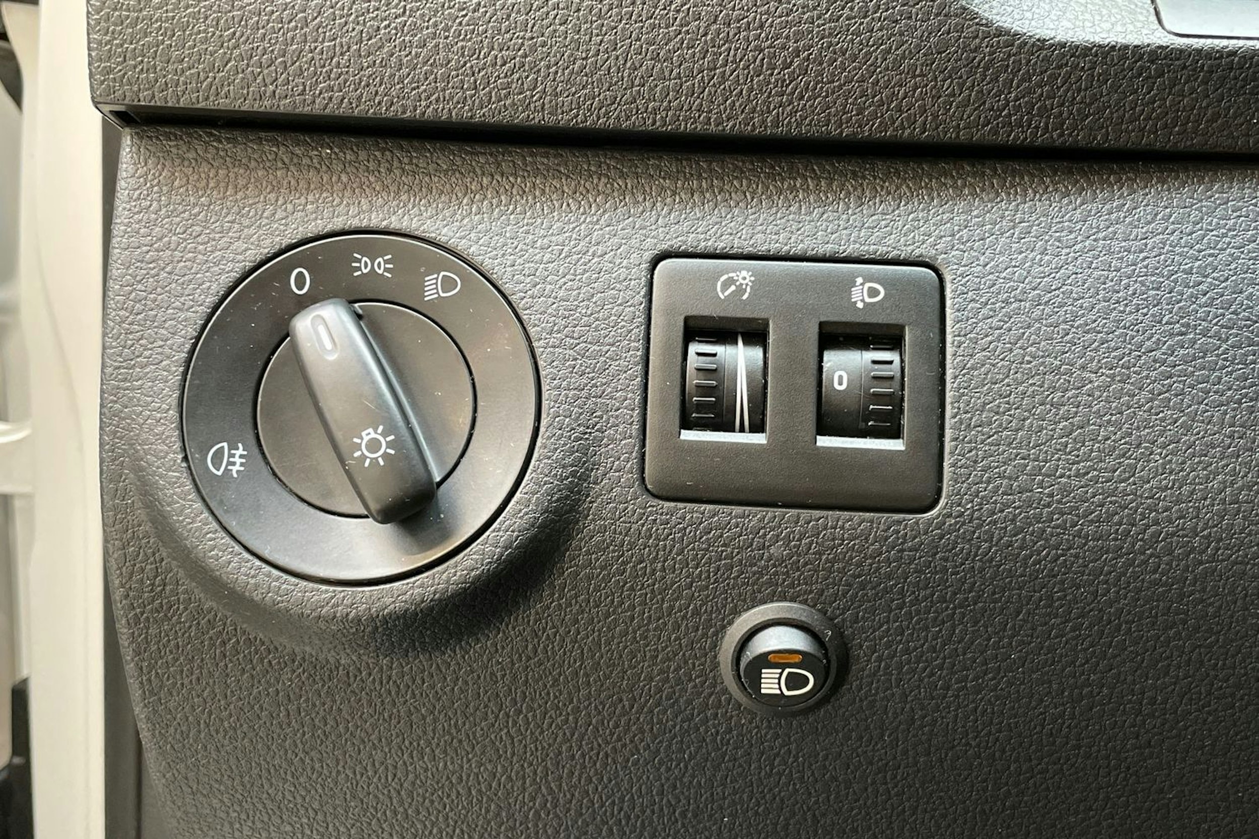valkoinen Volkswagen Caddy Maxi 2016 kuva 16.