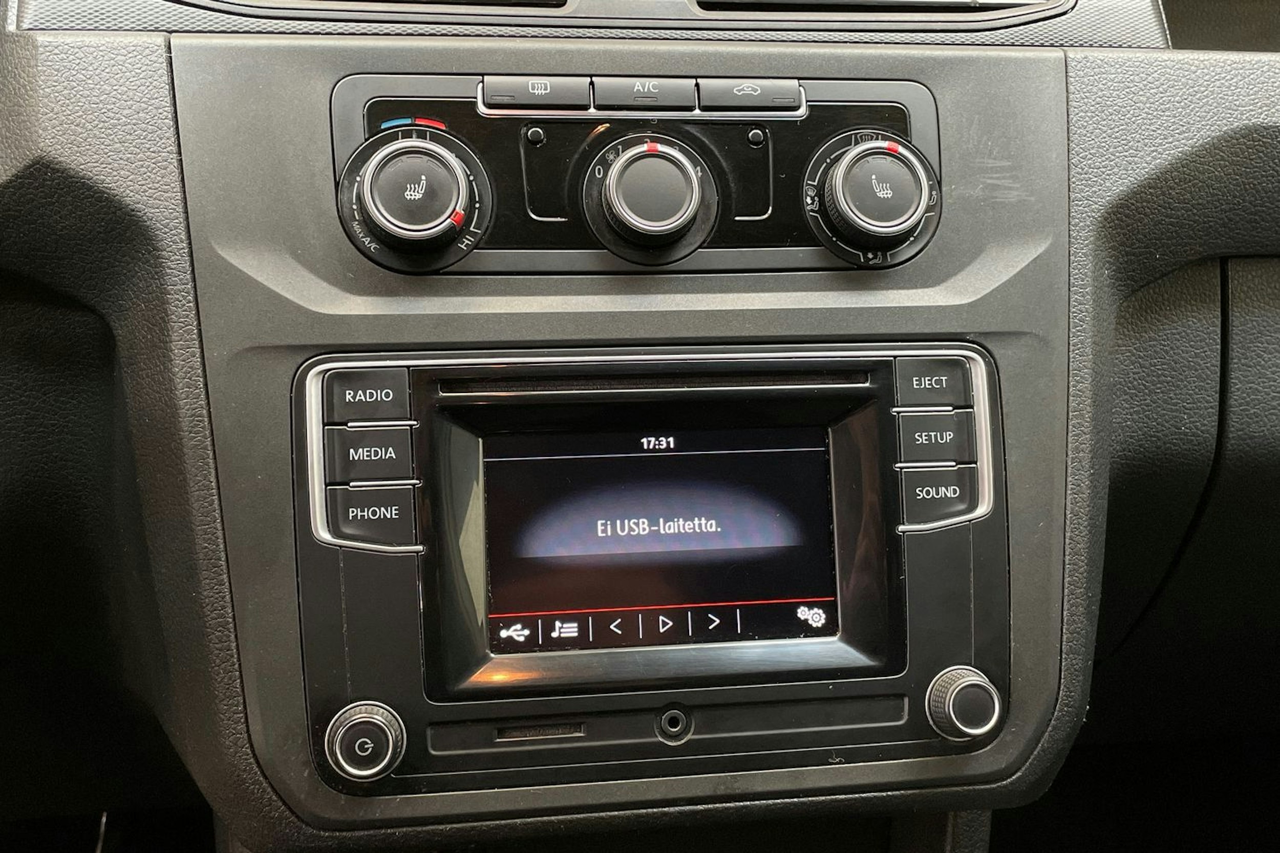 valkoinen Volkswagen Caddy Maxi 2016 kuva 18.