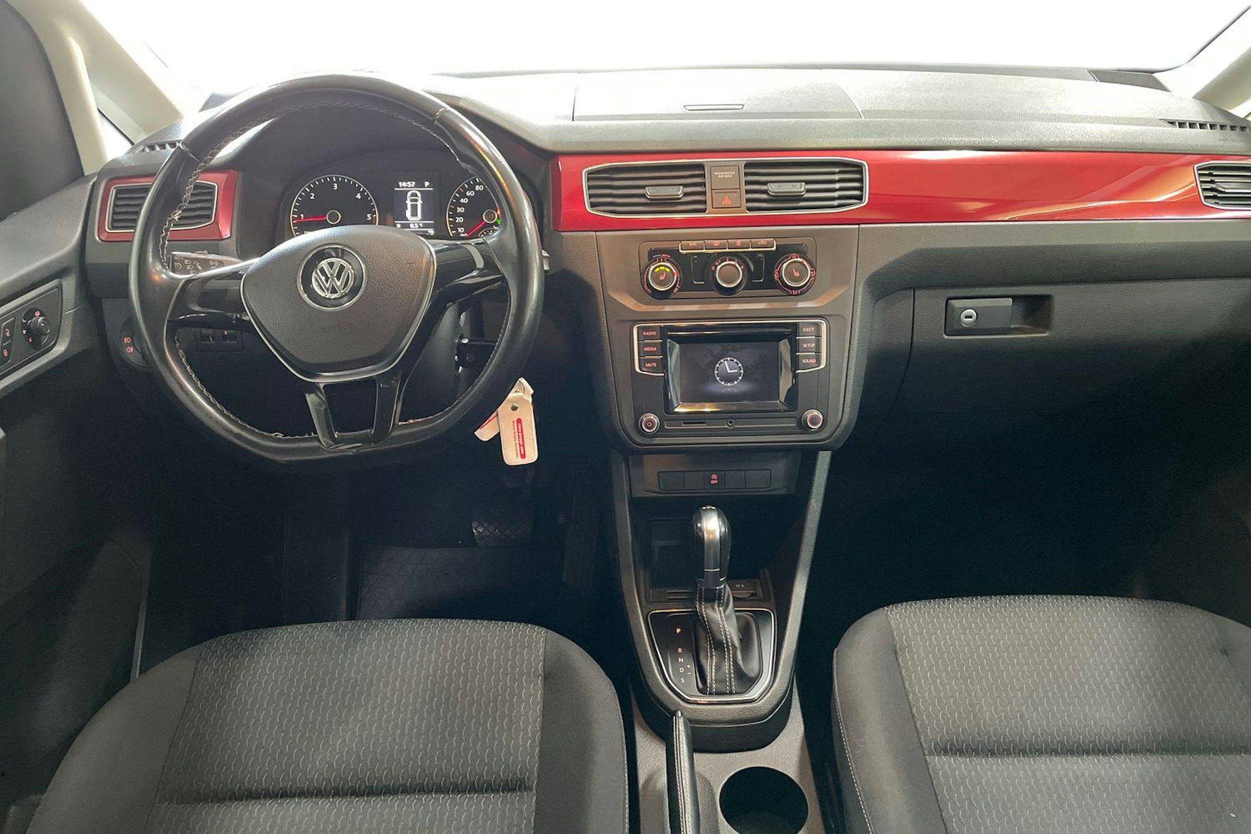 Punainen Volkswagen Caddy Maxi 2016 kuva 7.