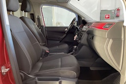 Punainen Volkswagen Caddy Maxi 2016 kuva 11.