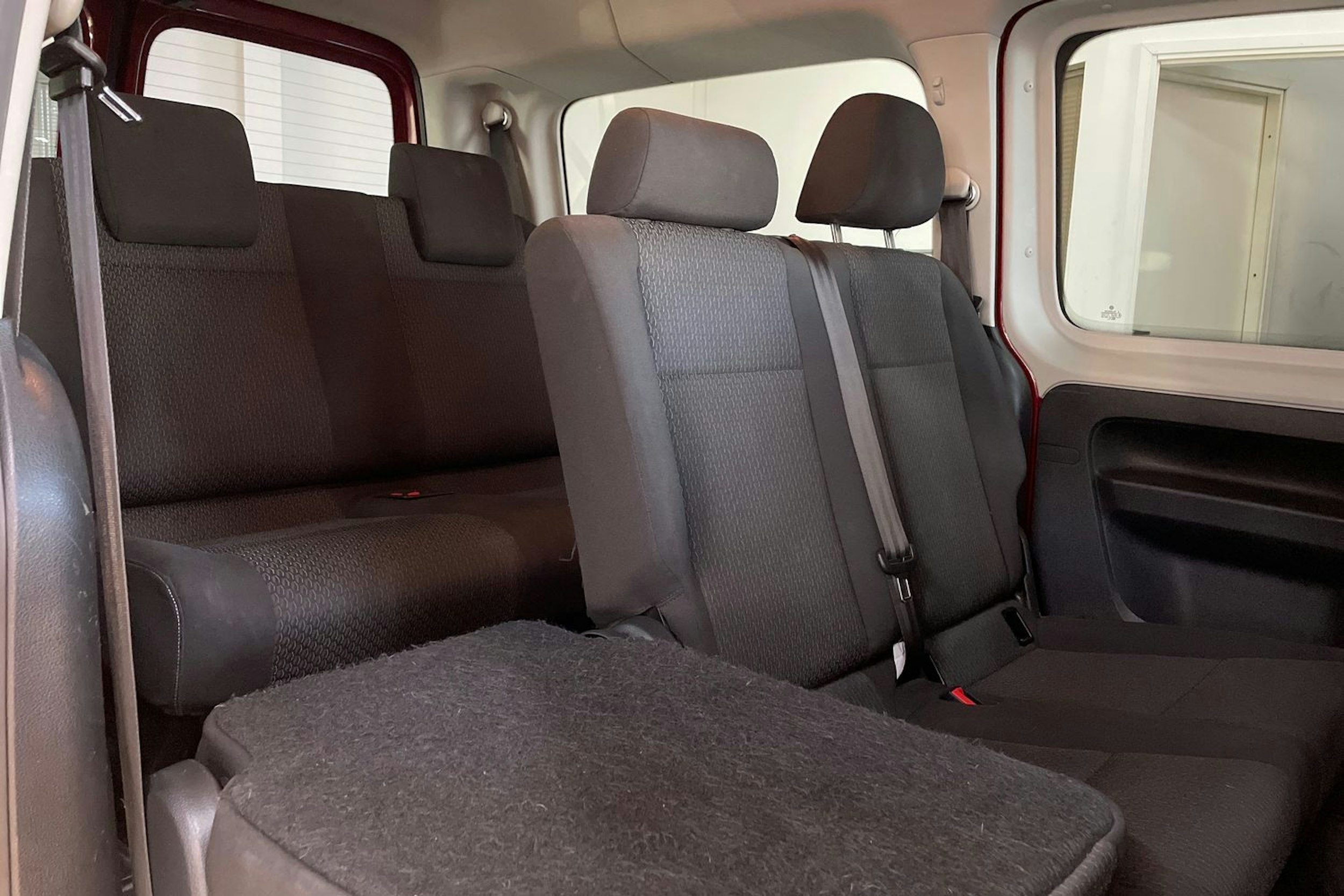 Punainen Volkswagen Caddy Maxi 2016 kuva 14.
