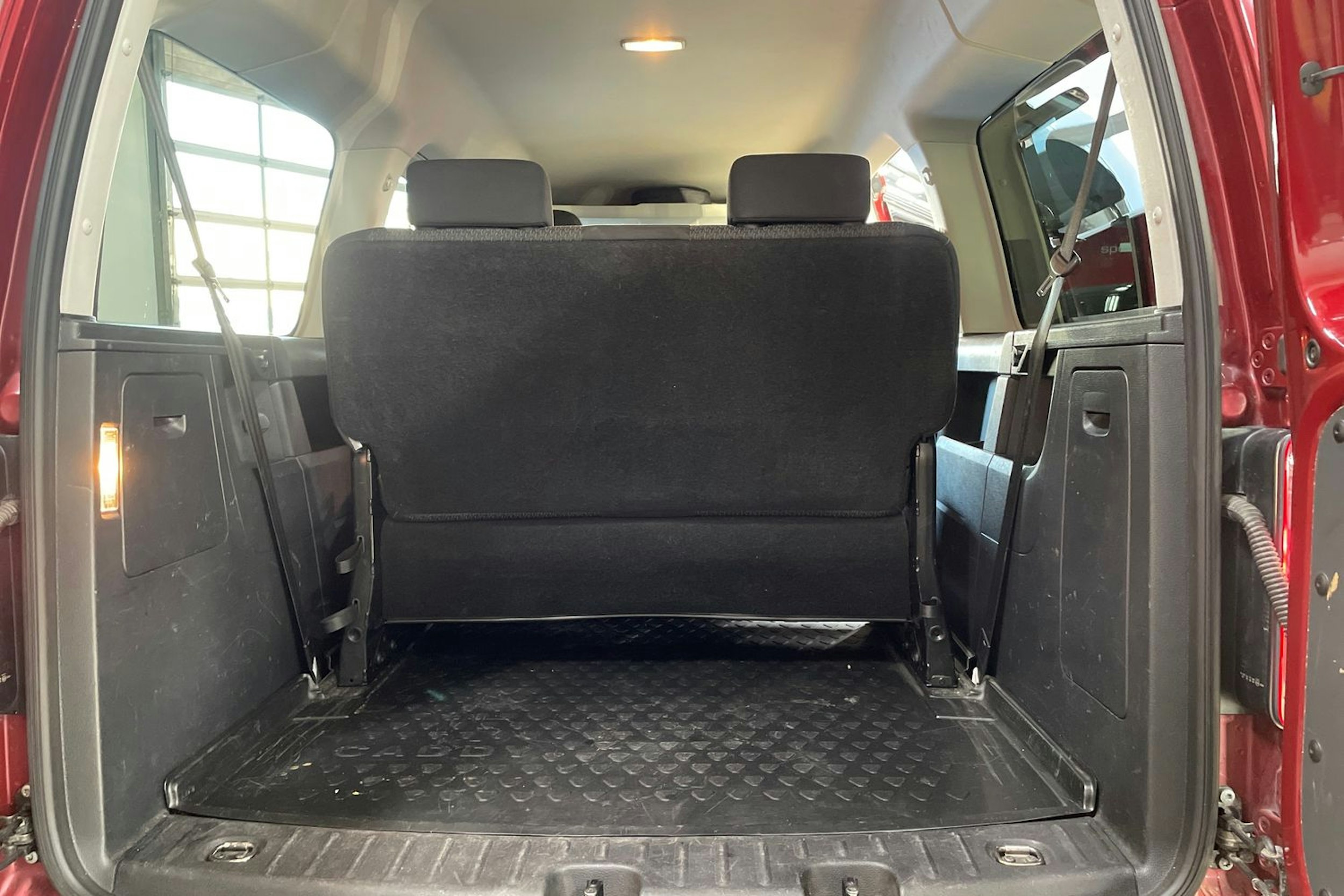 Punainen Volkswagen Caddy Maxi 2016 kuva 15.