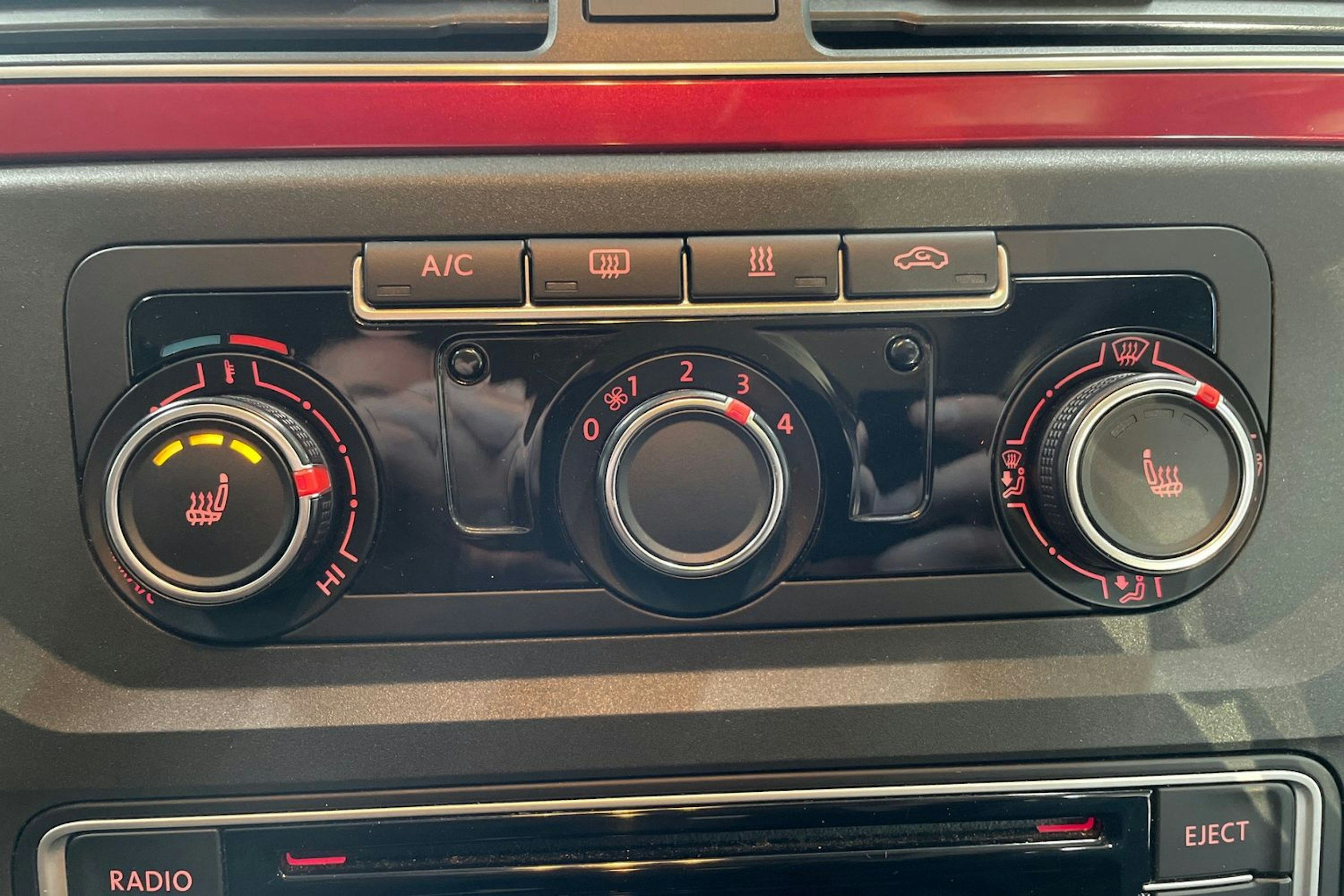 Punainen Volkswagen Caddy Maxi 2016 kuva 18.