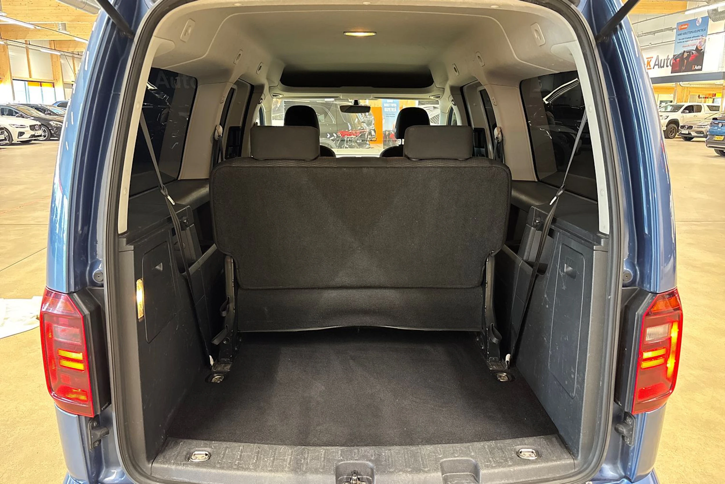 met. sininen Volkswagen Caddy Maxi 2016 kuva 27.