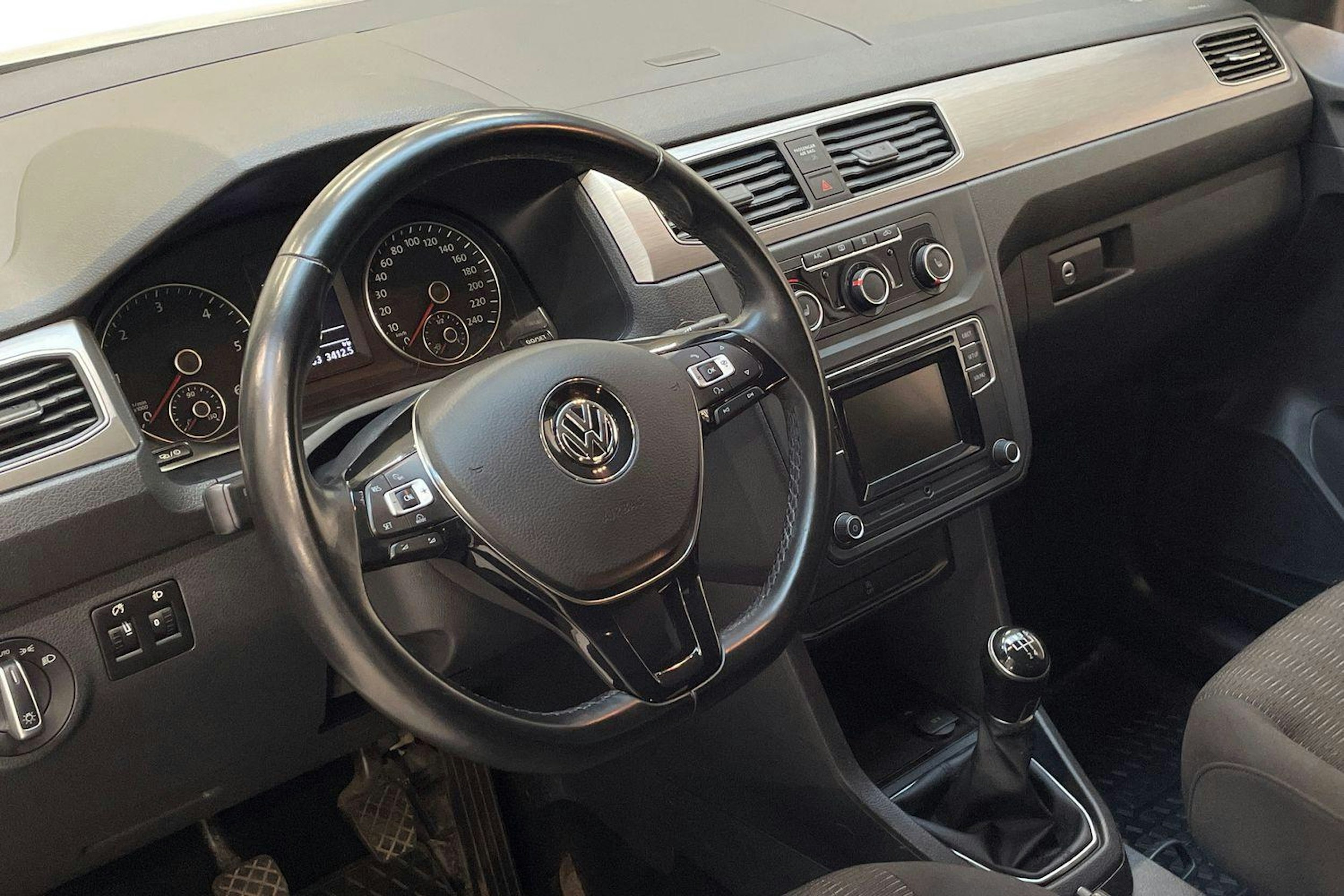 valkoinen Volkswagen Caddy Maxi 2016 kuva 9.