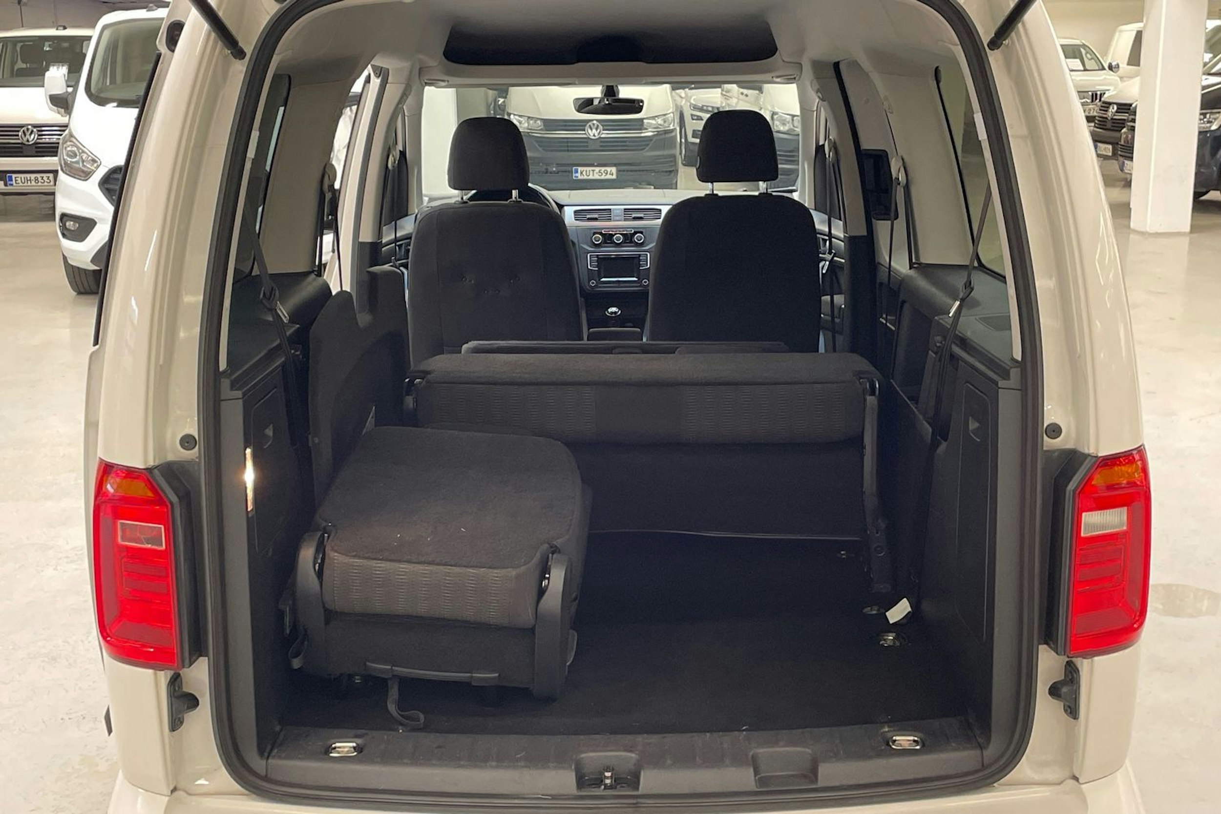 valkoinen Volkswagen Caddy Maxi 2016 kuva 13.